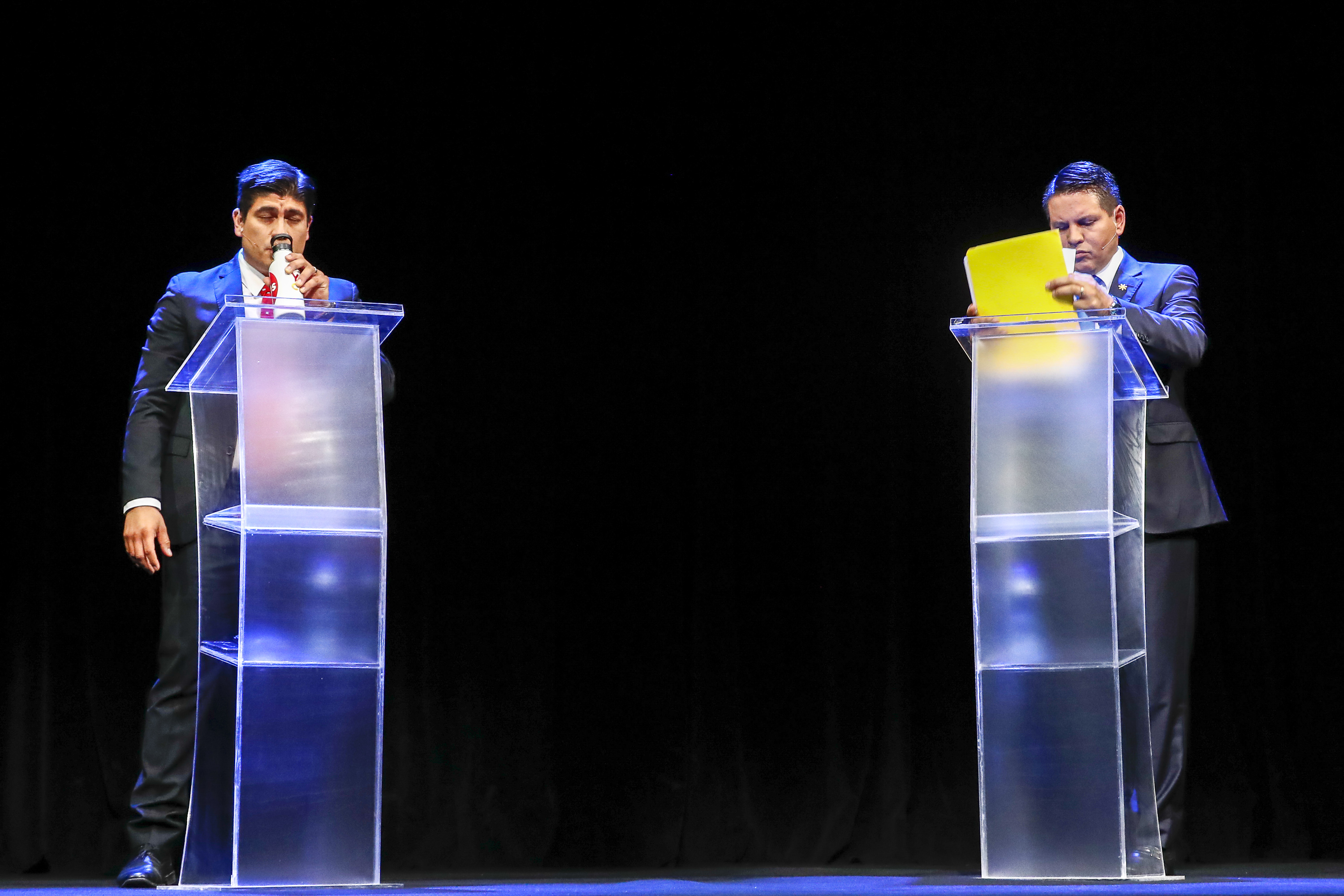 28/02/2018, San José, Auditorio Nacional en el Museo de Los Niños, debate organizado por la UCCAEP con los jefes de fracción y los candidatos a la presidencia para la segunda ronda. En la fotografía Carlos Alvarado y Fabricio Alvarado PRN. Fotografía José Cordero