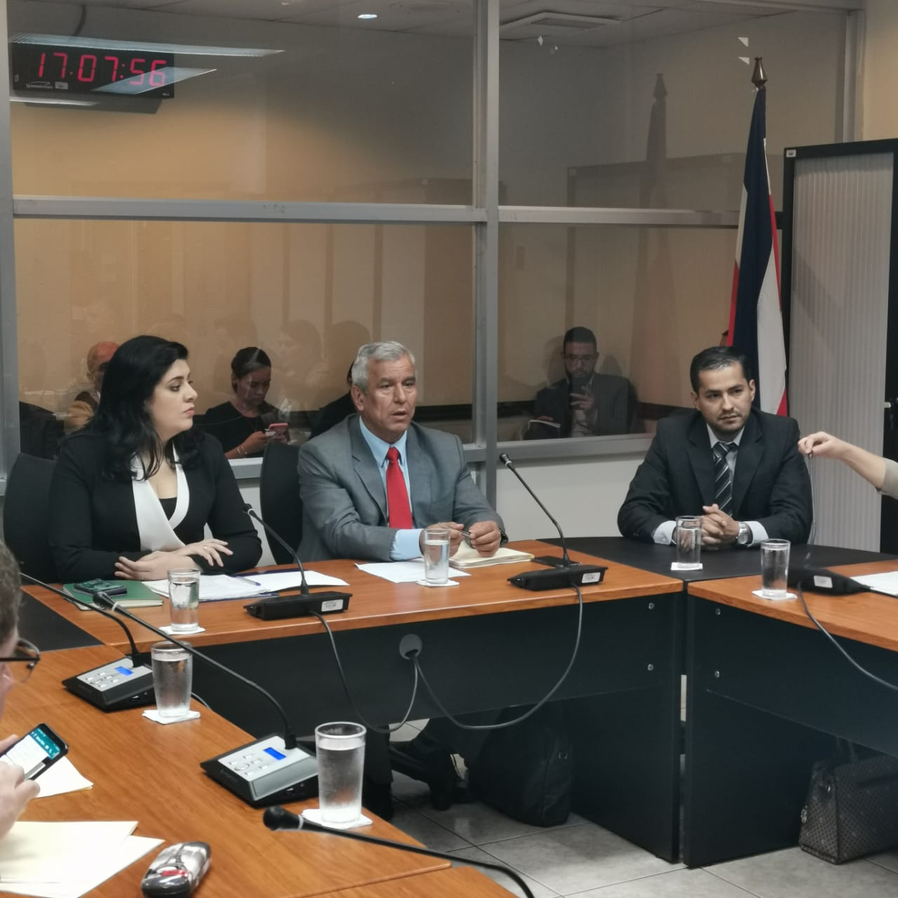 06/11/2019. Los ministros de la Presidencia y de Planificación, Víctor Morales Mora y Pilar Garrido; así como el director de la Imprenta Nacional, Ricardo Sala; comparecieron la noche del miércoles en la comisión OCDE. Foto: cortesía PUSC.