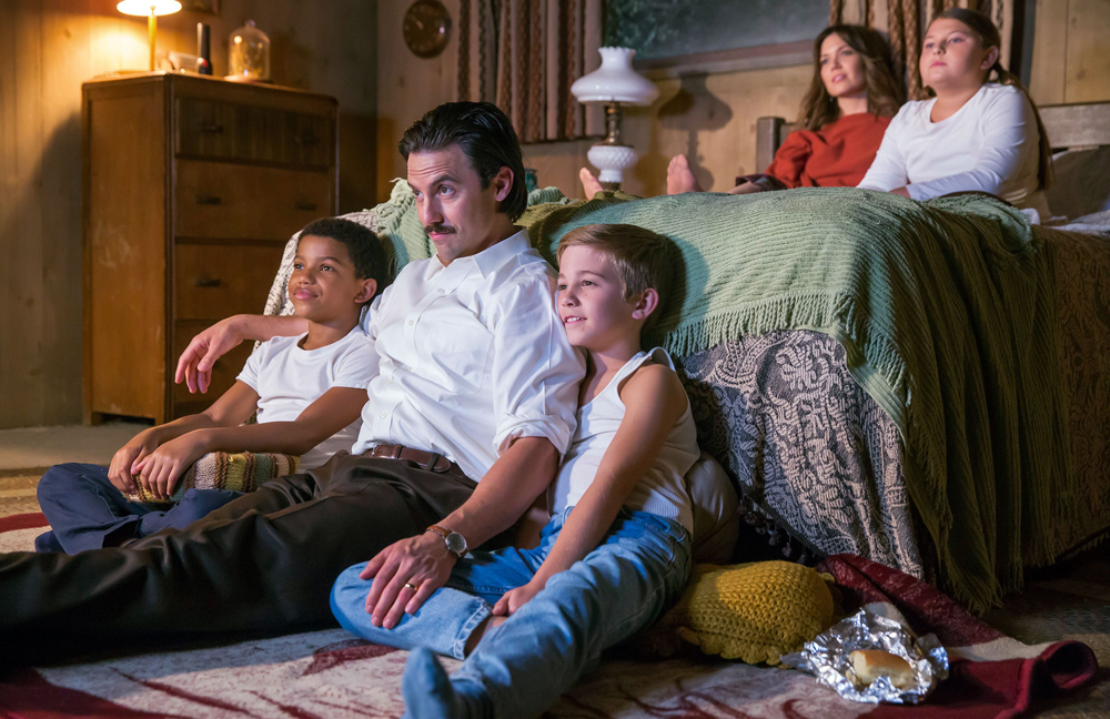 Milo Ventimiglia y Mandy Moore interpretan a los patriarcas de la familia Pearson. La pareja cría a tres hermanos que nacieron el mismo día. FOTO: Cortesía de la cadena NBC.