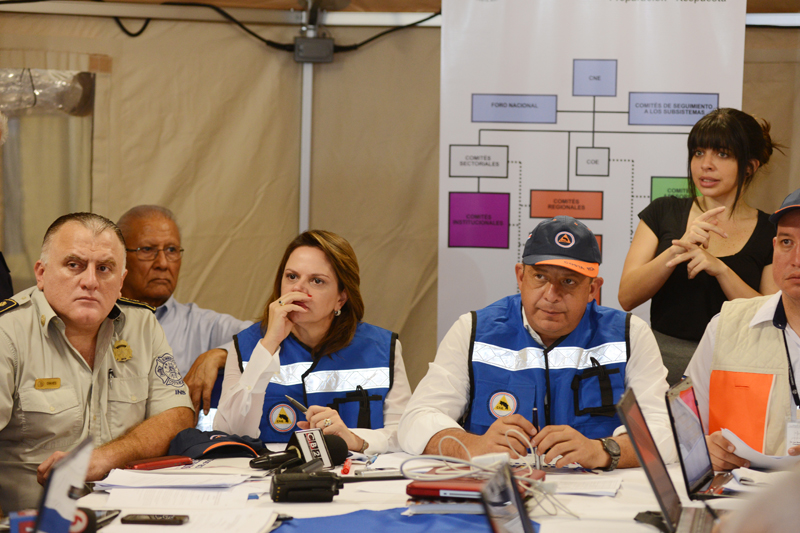 Héctor Chaves, Ana Helena Chacón y Luis Guillermo Solís. | CARLOS GONZÁLEZ