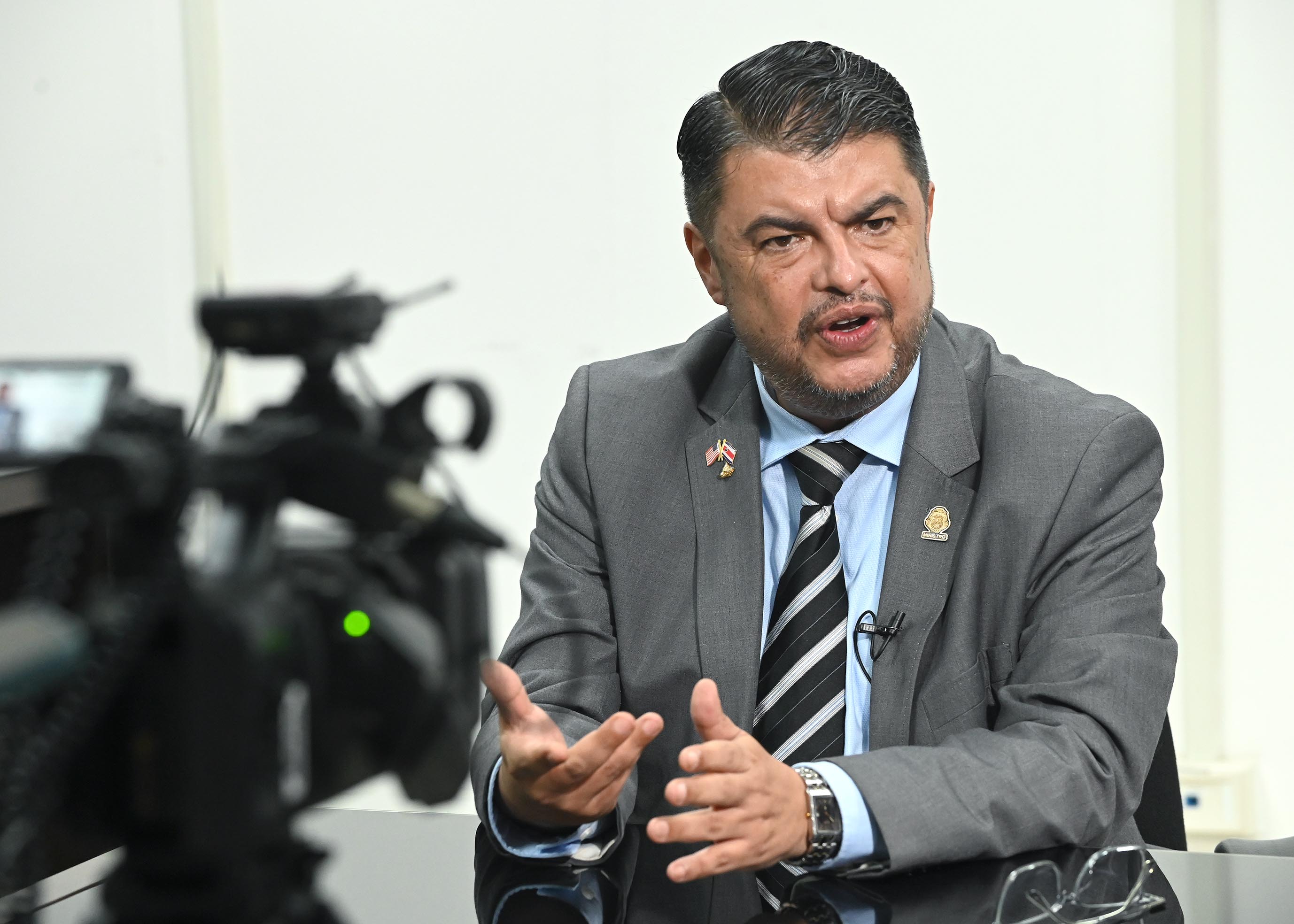 24 de junio del 2025. Ministerio de Seguridad, Zapote. 12:30 hrs. Entrevista con el ministro de Seguridad Mariom Zamora para conversar acerca de los esfuerzos del gobierno para establecer mas vigilancia y seguridad en APM Terminal. Esto debido al tráfico de drogas hacia otros paíces desde el muelle de Moín en LImón. Em la foto: Mario Zamora respondió la preguntas de La Nación. Foto: Albert Marín.