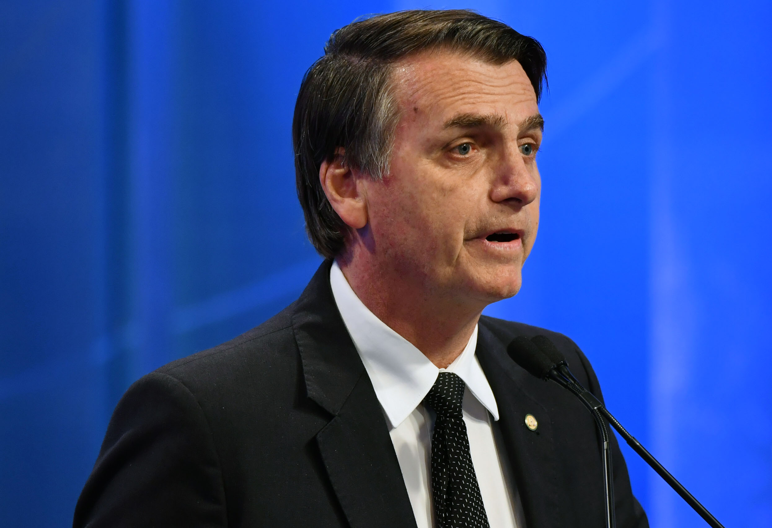 El candidato a la presidencia Jair Bolsonaro habla durante el segundo debate a la presidencia el 17 de agosto del 2018.