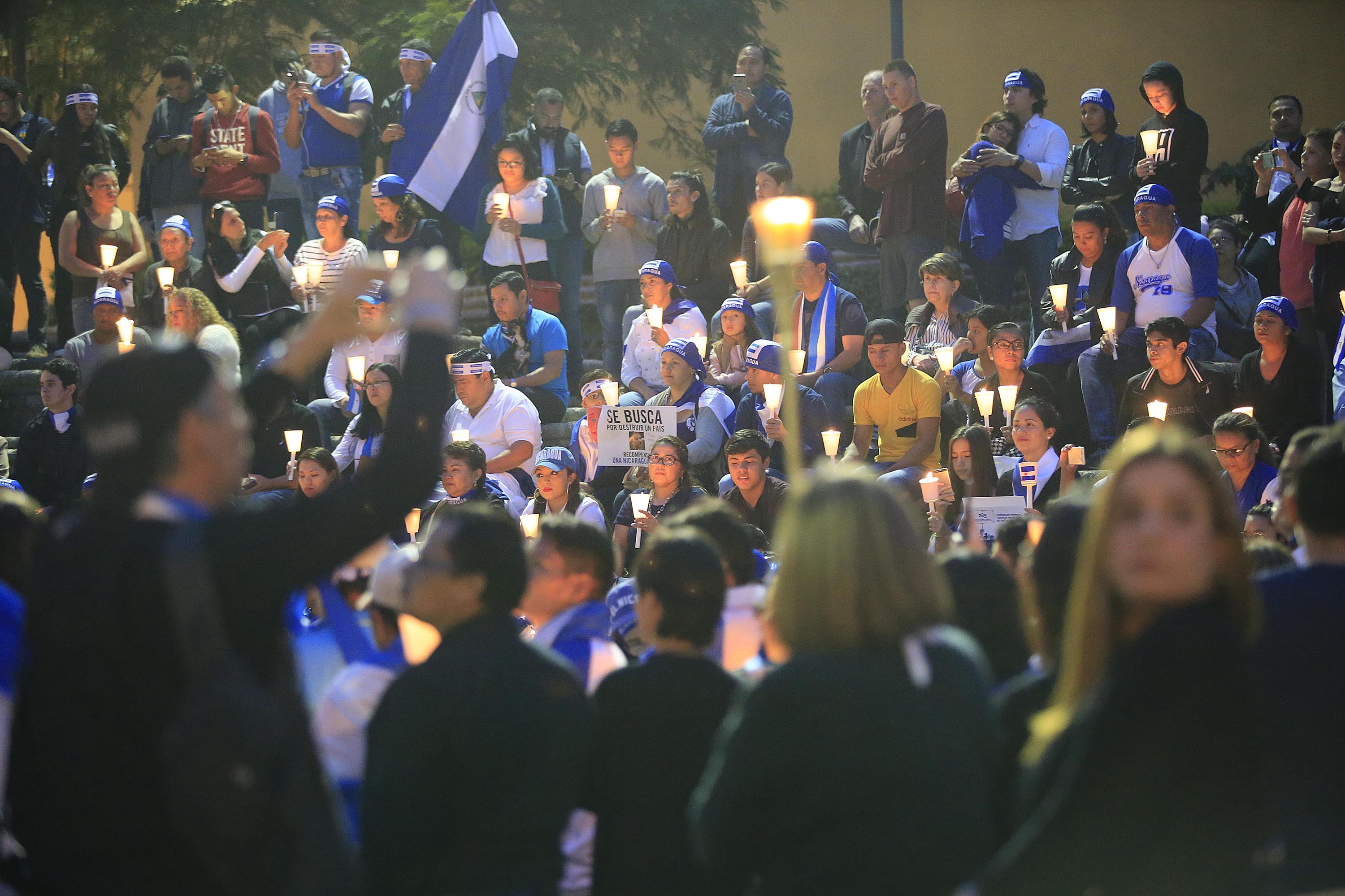 El 30 de junio del 2018, un amplio grupo de nicaragüenses realizó una vigilia en San José para pedir por la paz de su país.