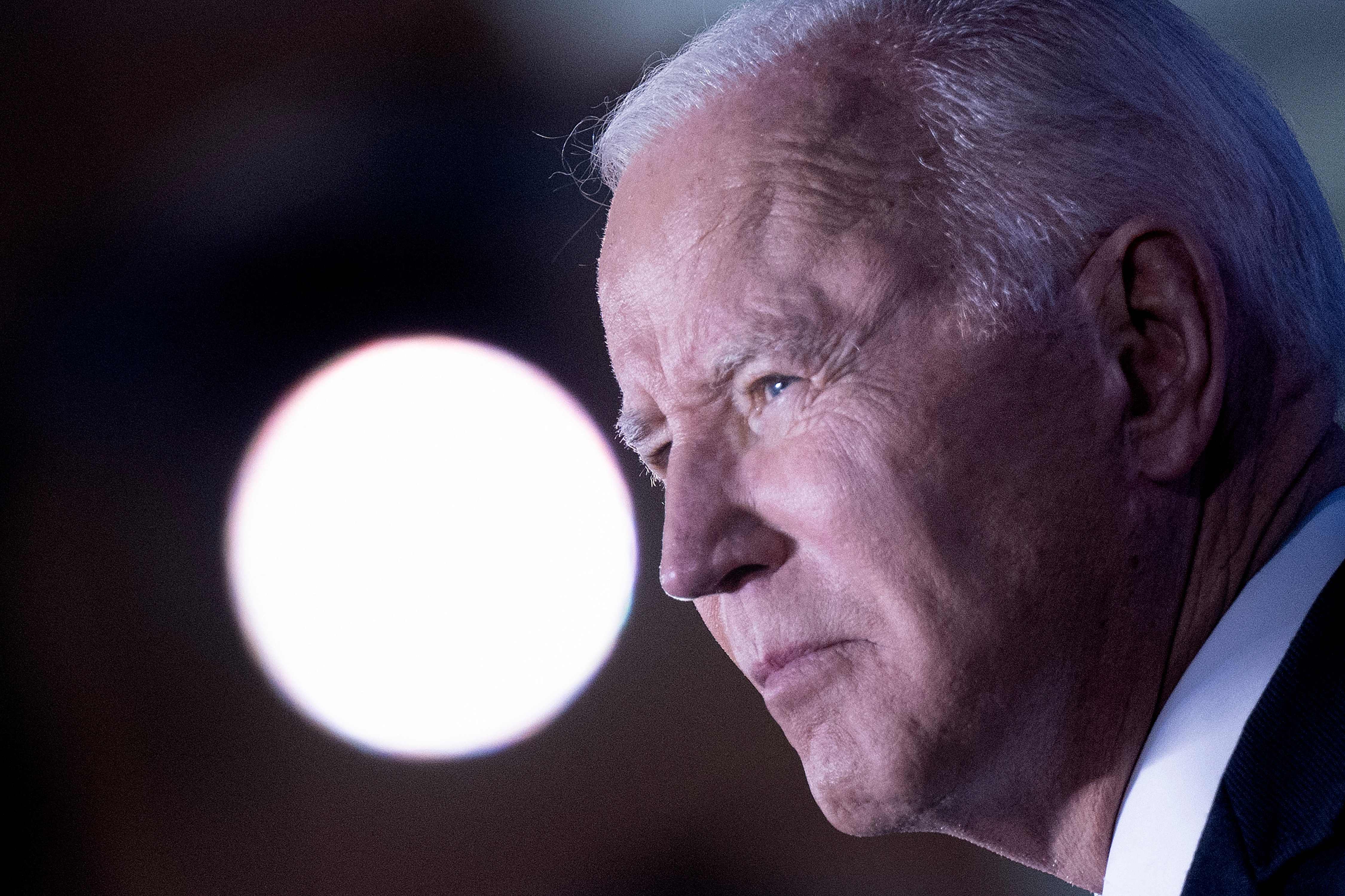 US President Joe Biden speaks outside the Royal Castle about the Russian war in Ukraine March 26, 2022, in Warsaw, Poland. (Photo by Brendan Smialowski / AFP)
