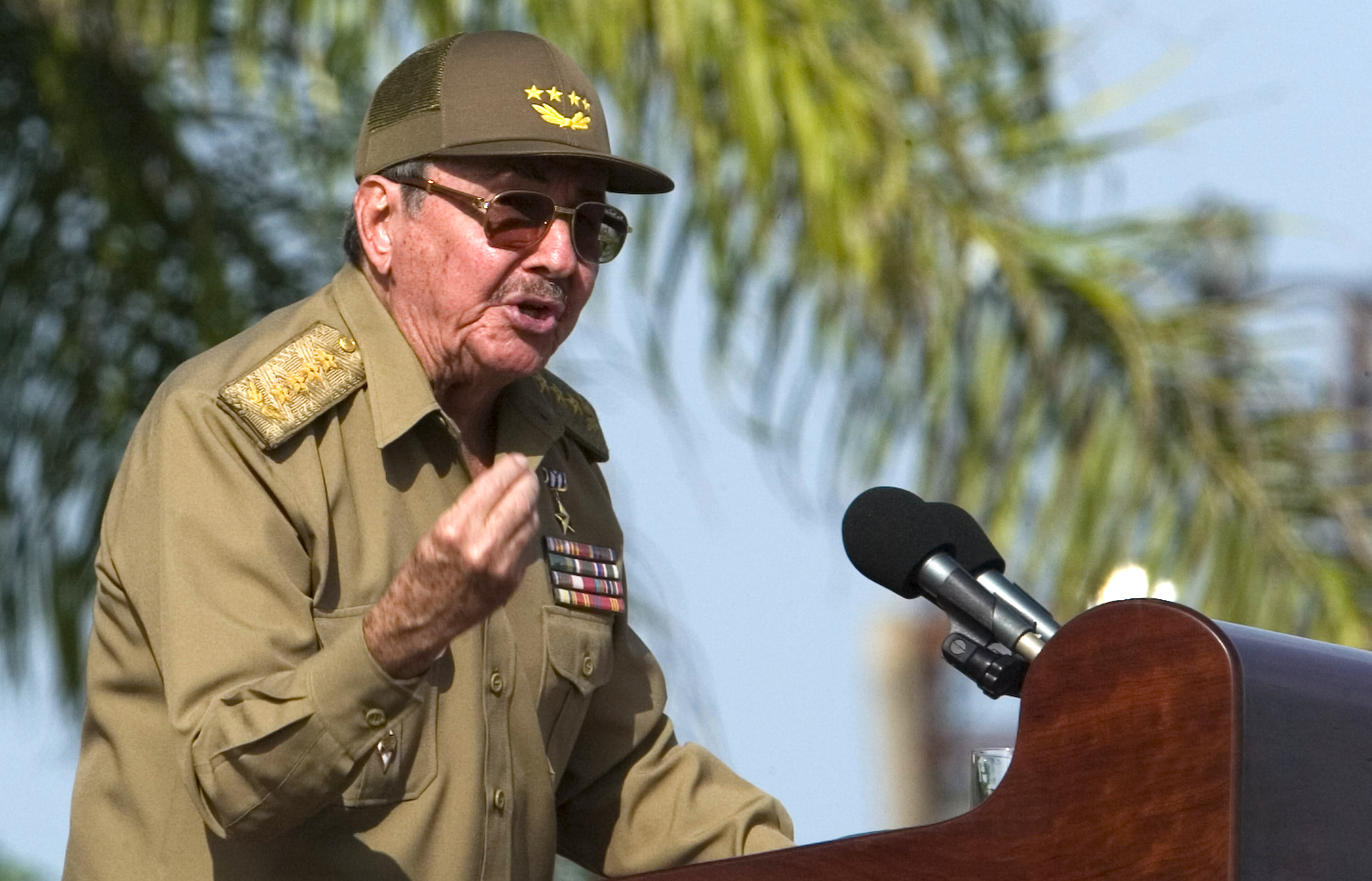 El presidente Raúl Castro reprochó ante el Parlamento la nueva política de Trump, que restringe los viajes de los estadounidenses a la isla.