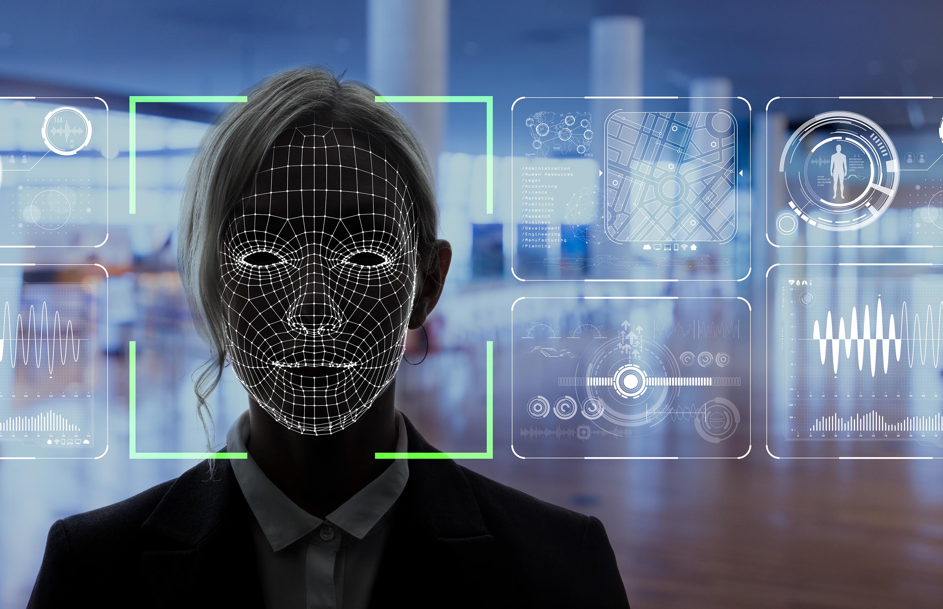Cuando el sistema está encendido, el software observa los rostros captados por los cientos de cámaras y calcula si esas caras coinciden con una lista de “personas de interés” elaborada por los administradores escolares.