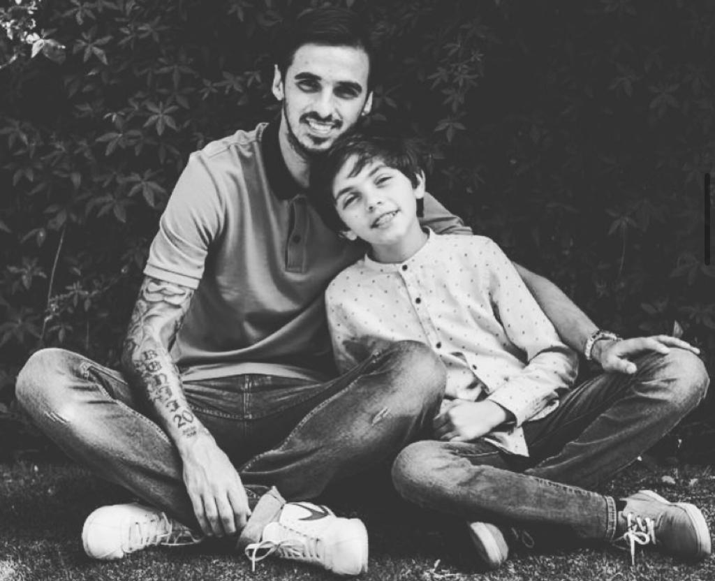 Bryan Ruiz junto a su hijo Mathías, quien juega en Fútbol Consultants Edson Soto. Fotografía: Instagram Bryan Ruiz