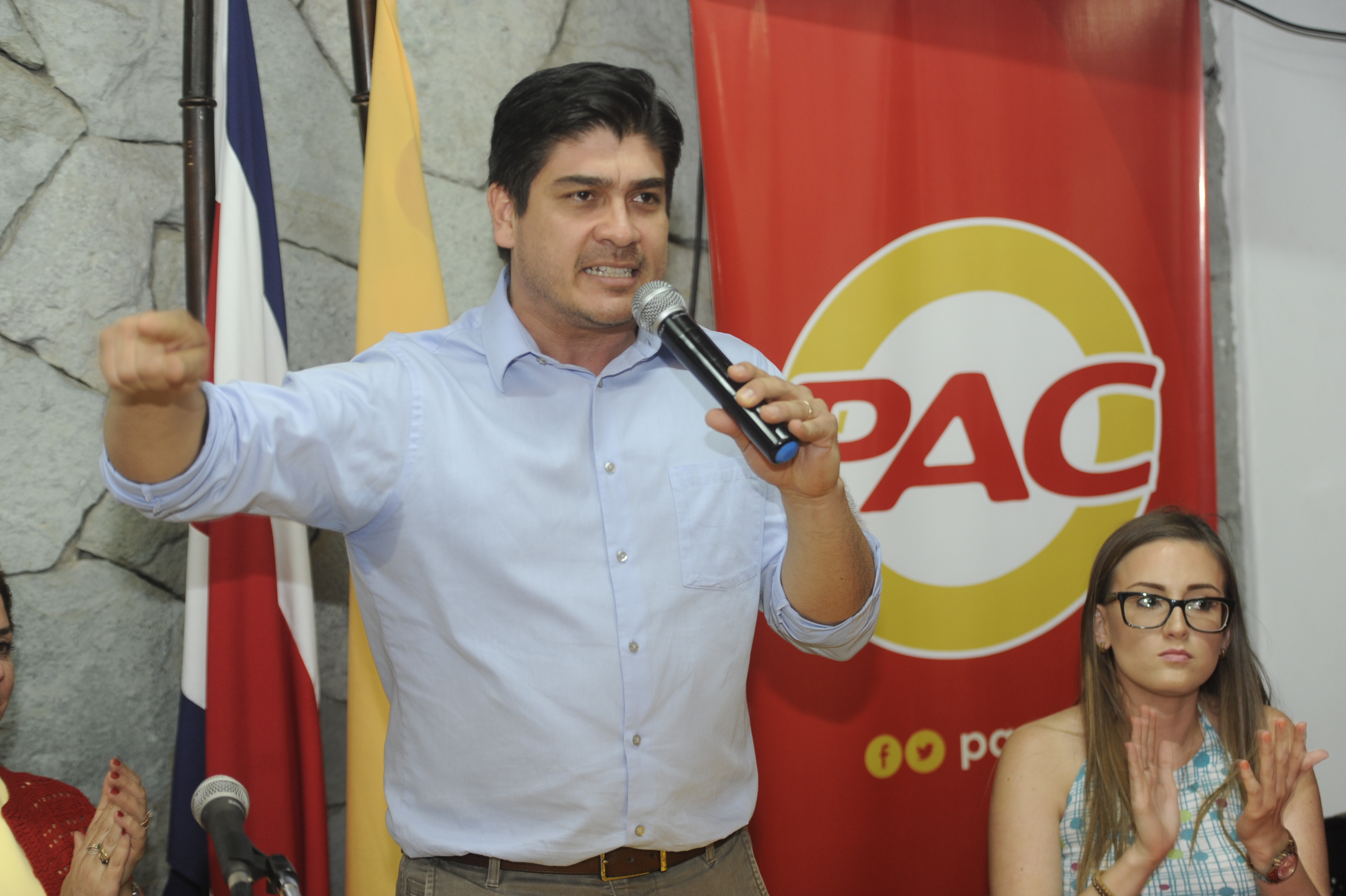 El candidato presidencial del PAC, Carlos Alvarado, promete en su plan de gobierno construir un tren eléctrico interurbano que llegue al aeropuerto Juan Santamaría.