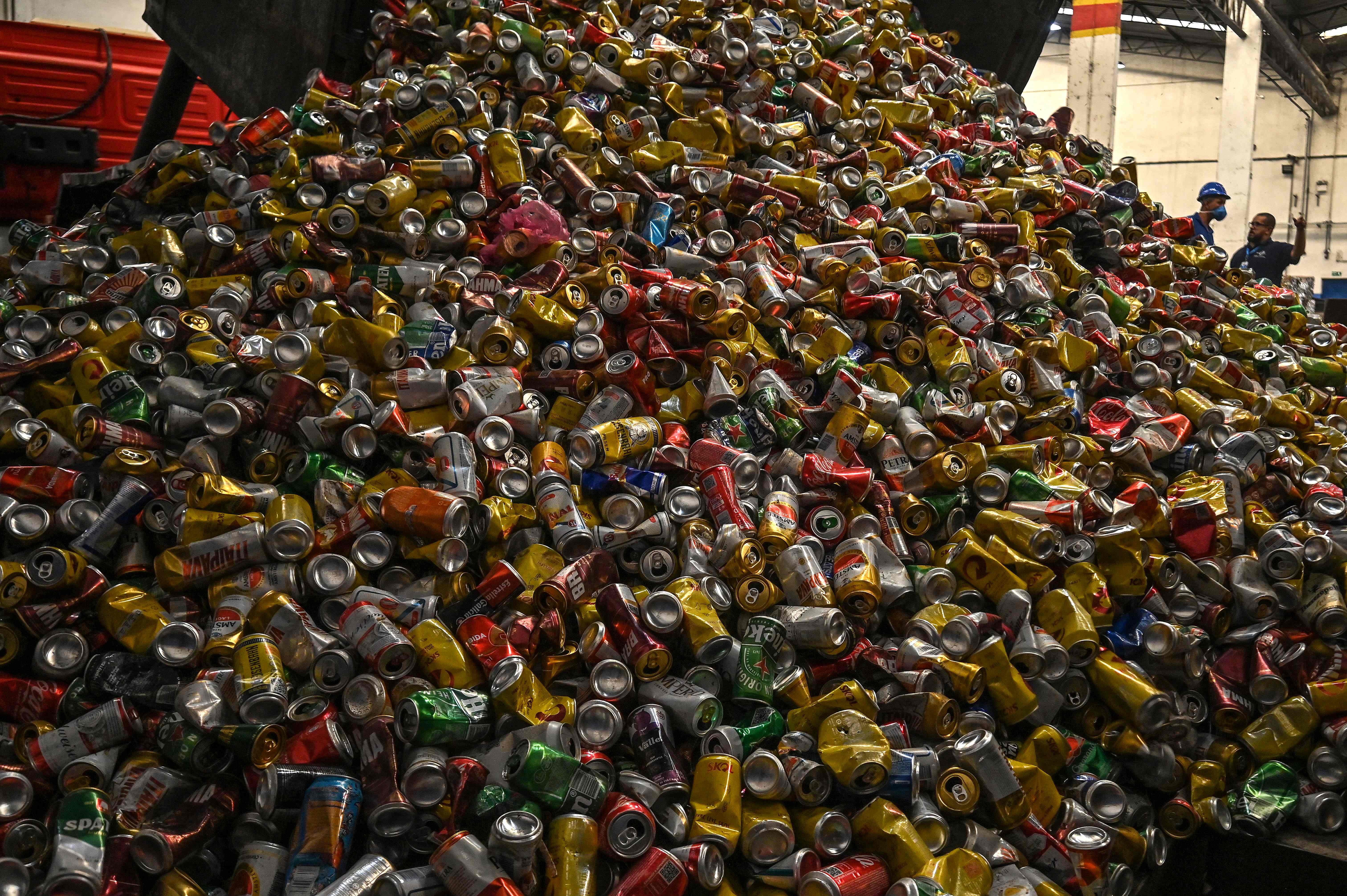 La fiesta callejera de las latas de aluminio en Brasil trae alegría y un  mensaje ecológico, Noticias