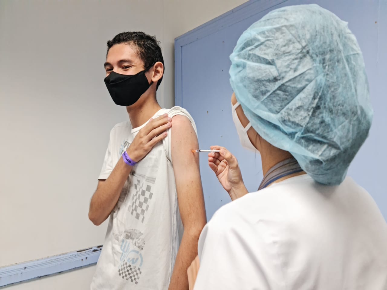 El hospital de Puntarenas es uno de los que está en campaña masiva para mayores de 20 años.
Fotografía: Hospital Monseñor Sanabria