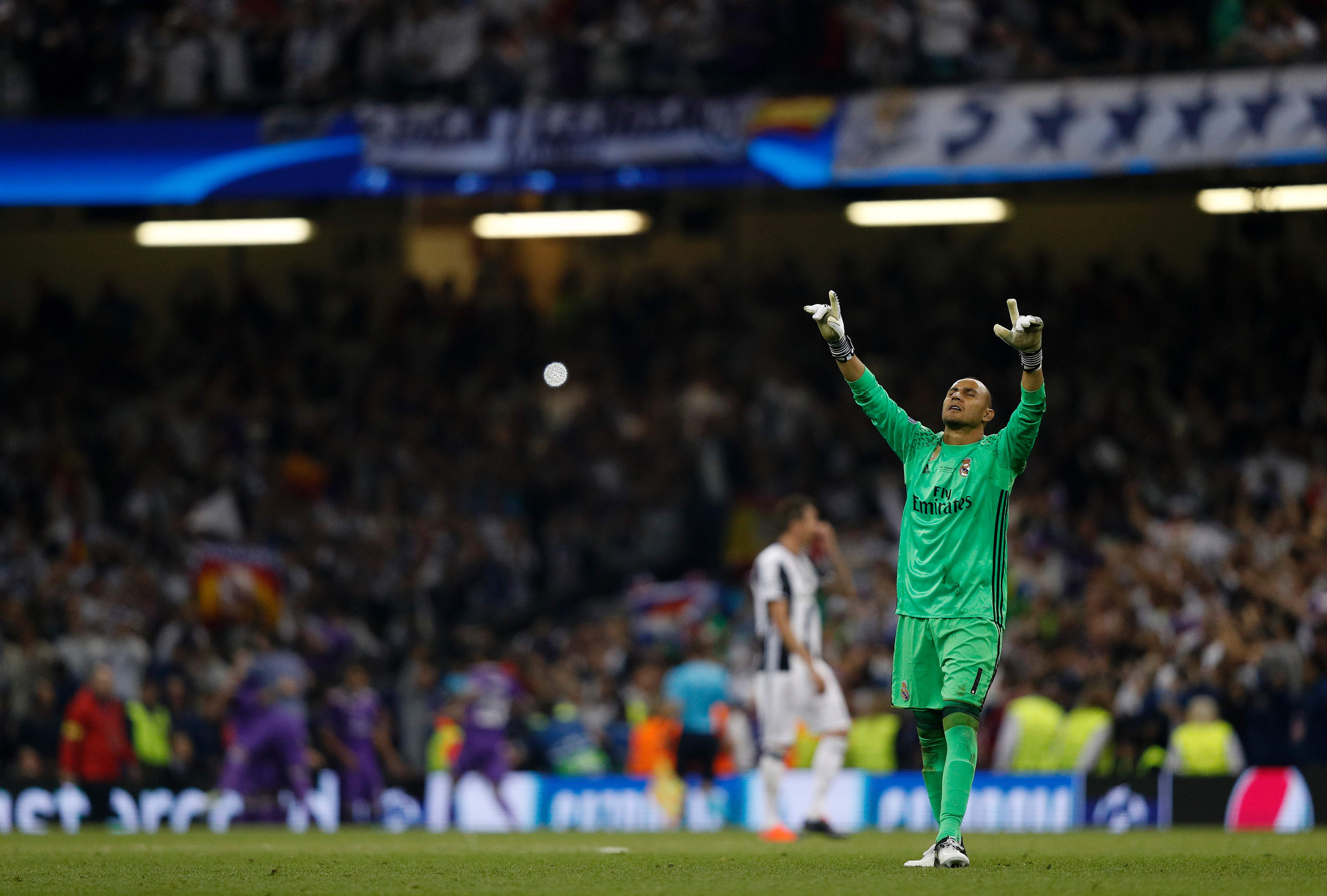 Keylor Navas celebra el título con el Real Madrid