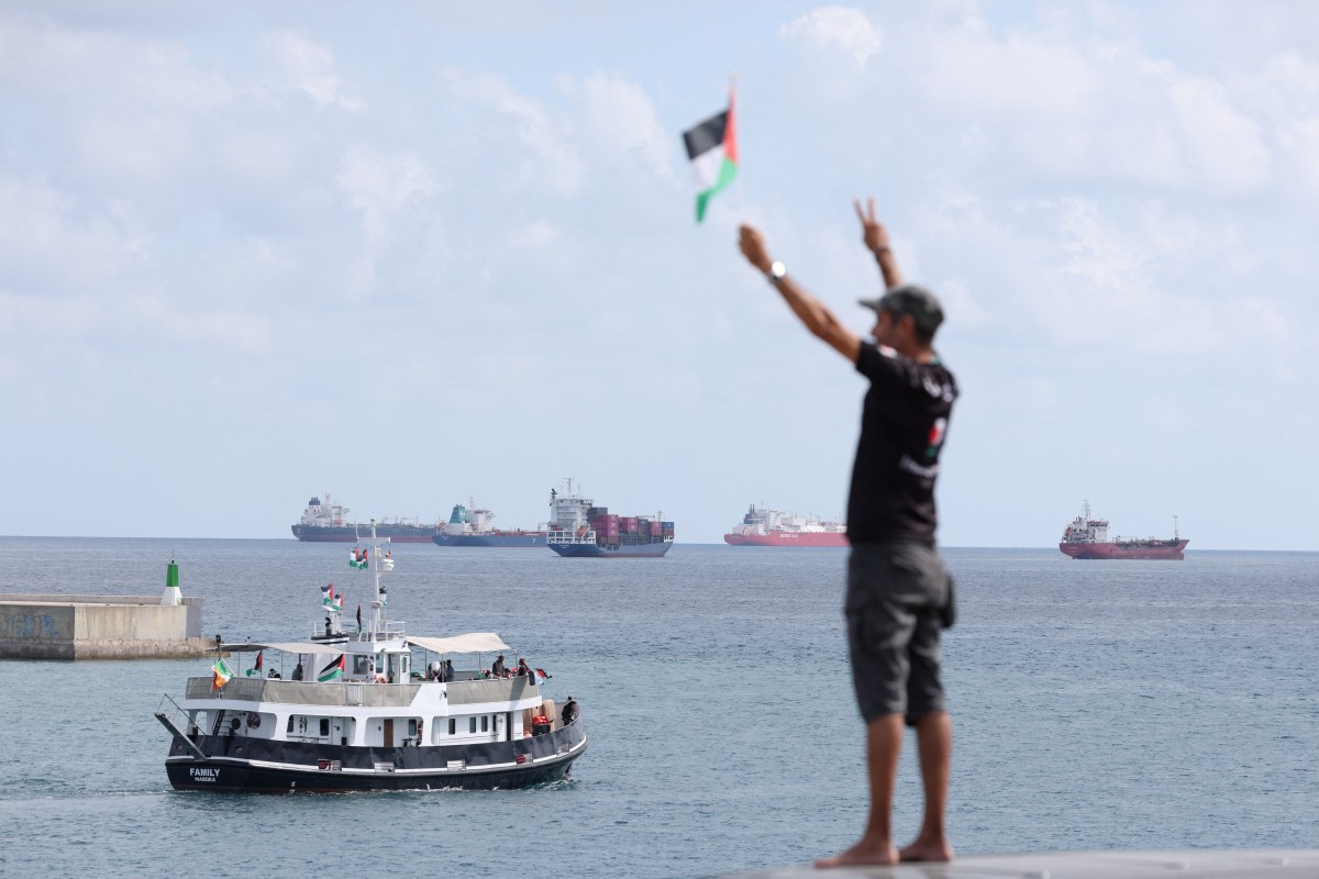Jerusalén, Indefinido. Las fuerzas navales israelíes interceptaron el miércoles barcos de la flotilla que transportaba ayuda a Gaza, incluido el navío en el que viajaba la activista sueca Greta Thunberg, después de que Israel les hubiera ordenado que cambiaran de rumbo.