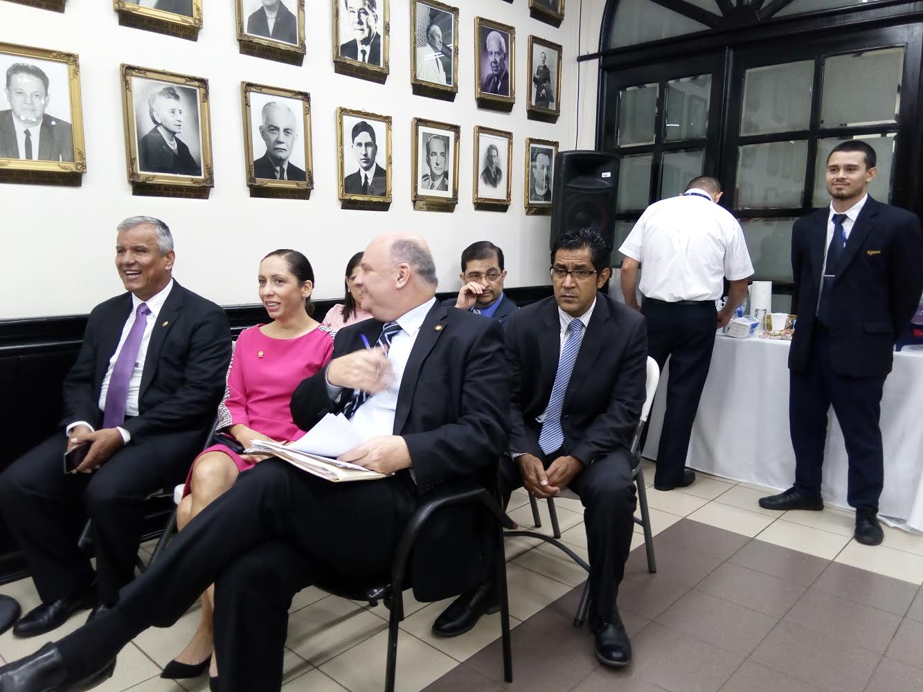 Víctor Morales Mora, Carolina Hidalgo, Rodolfo Piza y Noghi Acosta lideran el equipo negociador del gobierno. Foto: Aarón Sequeira