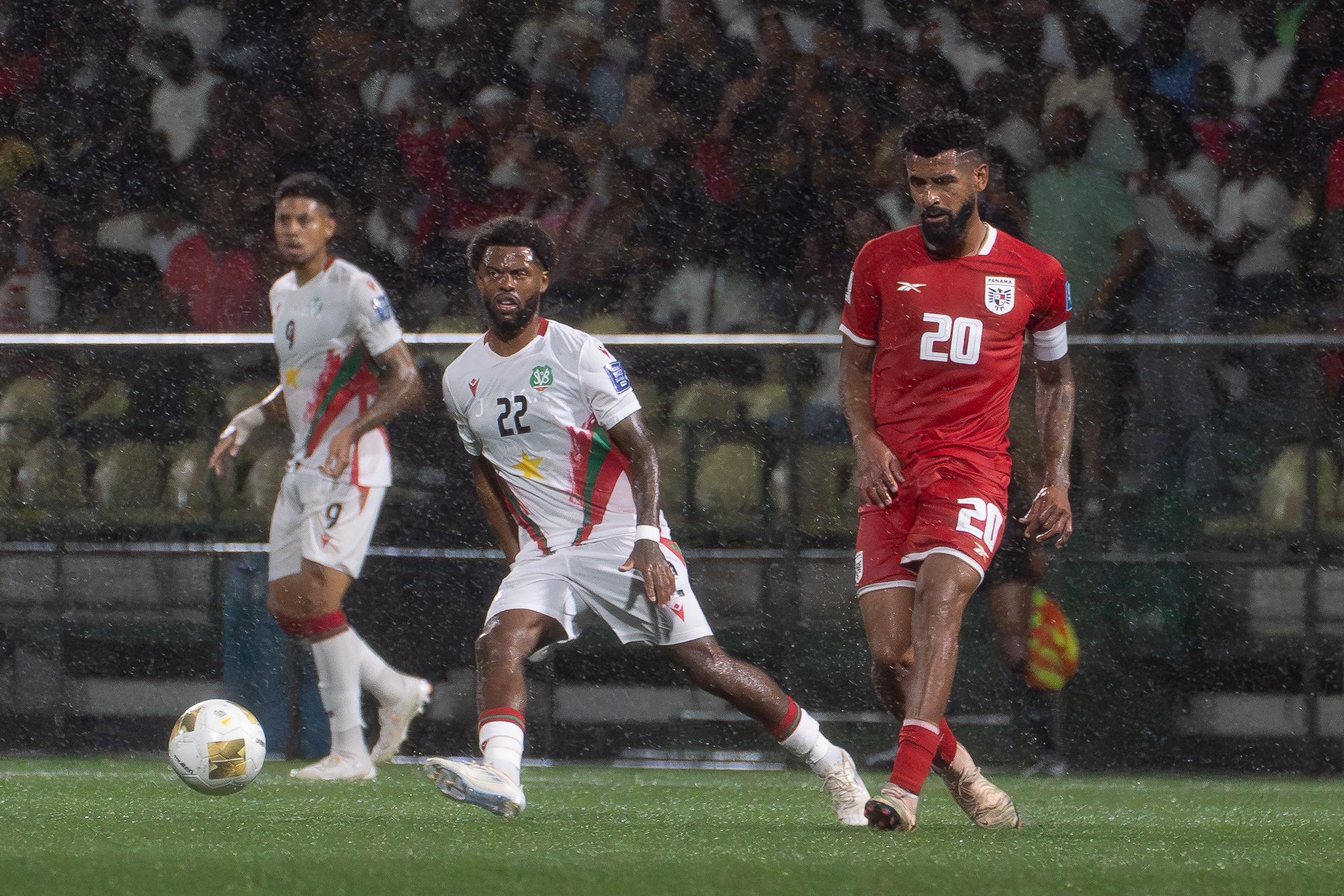 El partido entre Surinam y Panamá fue complicado y a la vez muy entretenido, en el arranque de la fase final de la eliminatoria mundialista.