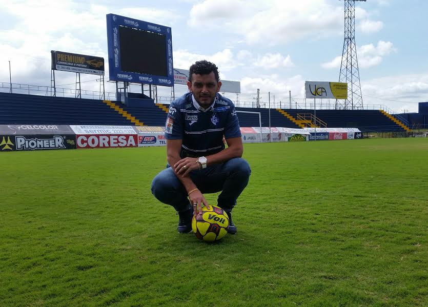 Michael Barrantes firmó con Cartaginés por el Torneo de Verano 2017, con la opción de extender el contrato seis meses más.