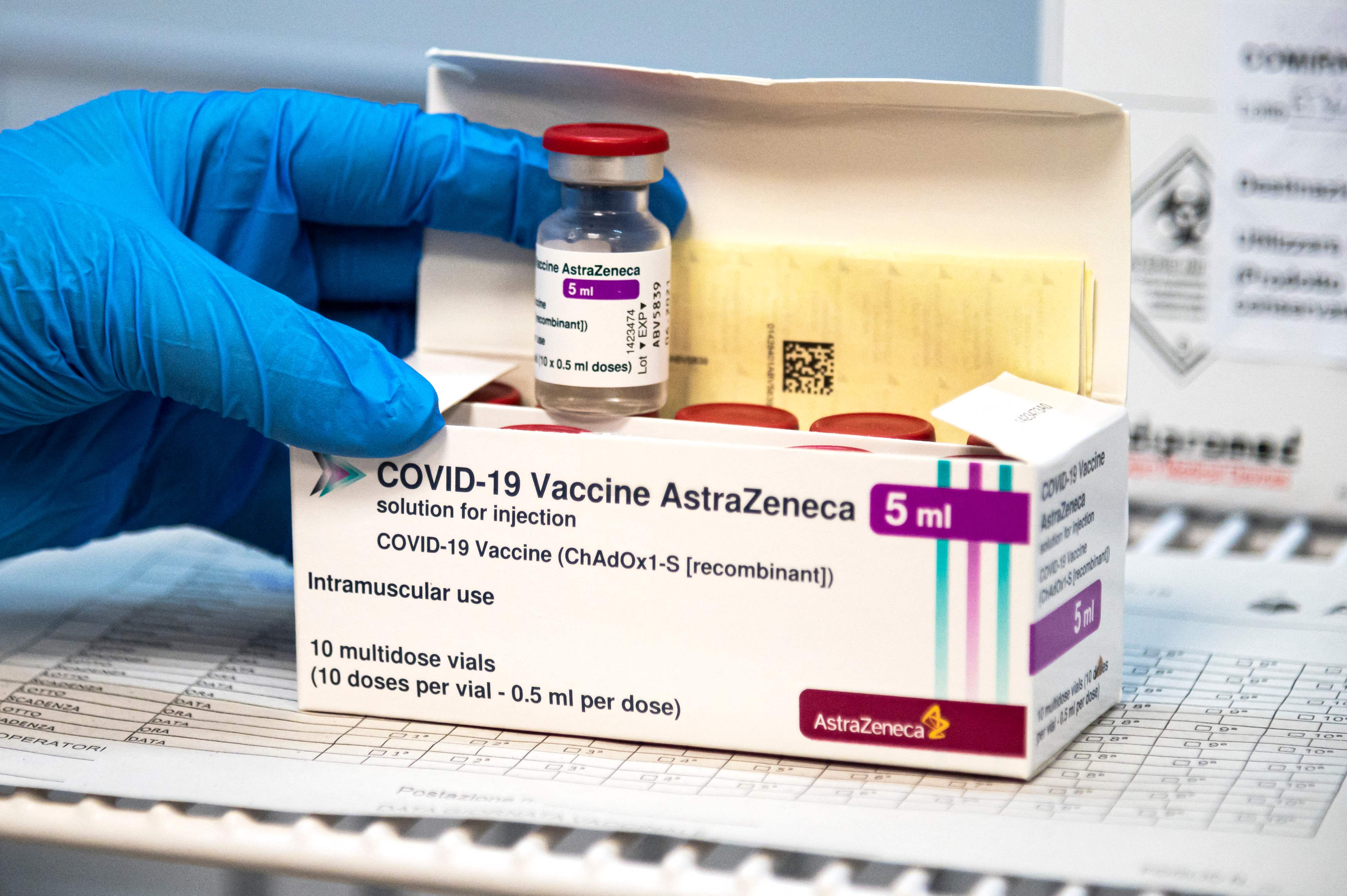 A medical worker holds a vial of the AstraZeneca vaccine against Covid-19 on March 19, 2021 at the San Giovanni Bosco Hospital in Turin. - Italy on March 19, 2021 again began administering AstraZeneca vaccines, five days after suspending the programme over safety fears despite the worsening coronavirus situation. The European Medicines Agency (EMA) on March 18 declared the jab "safe and effective", and Italy's AIFA regulator subsequently lifted its nationwide ban. (Photo by Marco Bertorello / AFP)