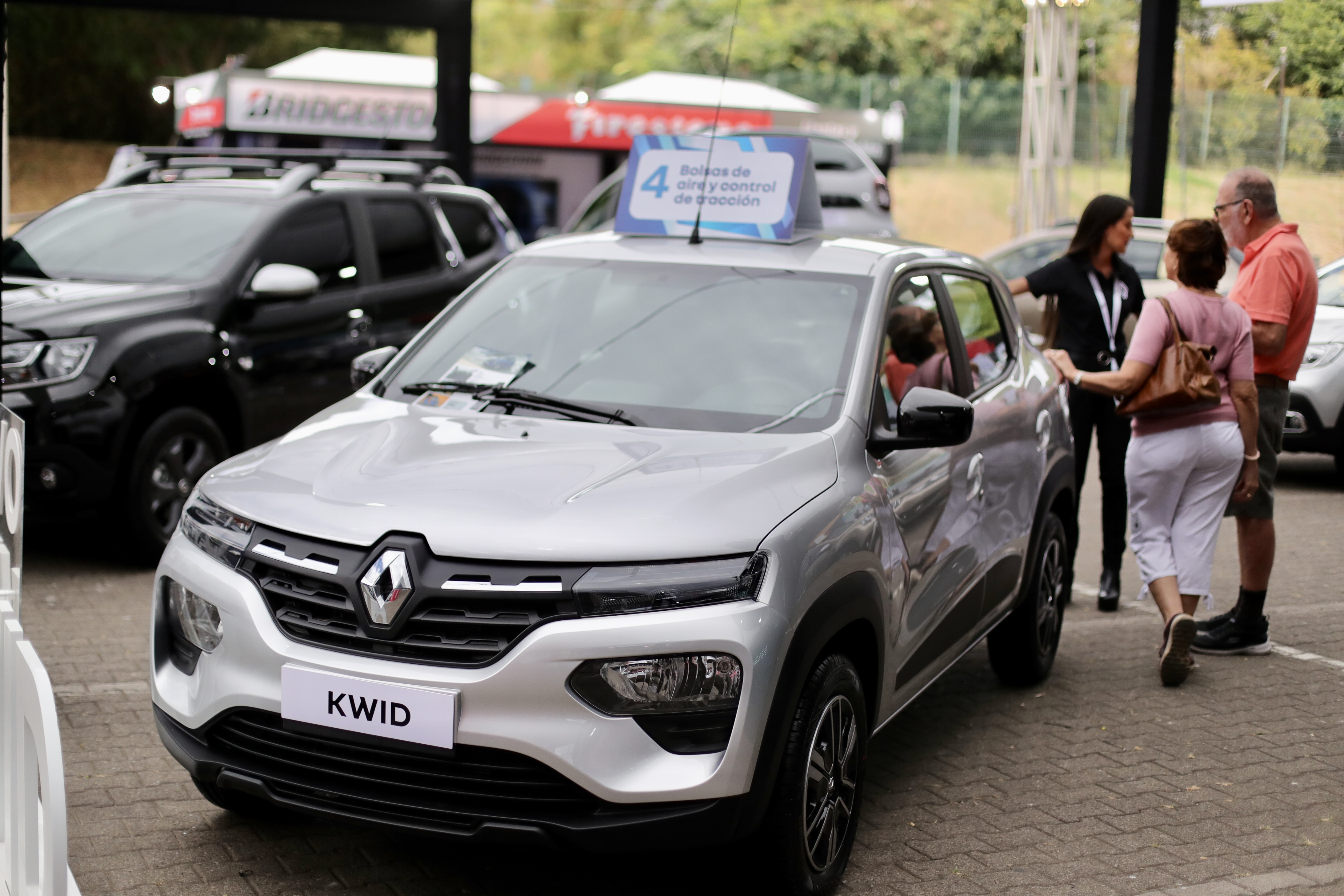 ‘La Nación’ visitó la Expomóvil para buscar algunas de las opciones más económicas en vehículos. Dentro de las opciones que no superan los $20.000 destacan carros tipo ‘sedán’ y vehículos para trabajo.