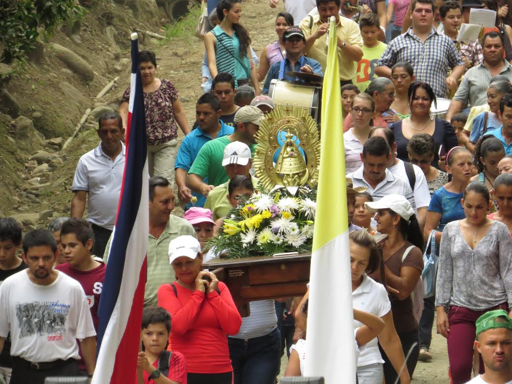 Este 2 de agosto, será la romería de unos 10 kilómetros en Bustamente de Mora, donde ya se han dado procesiones en los días previos al festejo. En los últimos dos kilómetros, la imagen de La Negrita será llevada por mujeres.