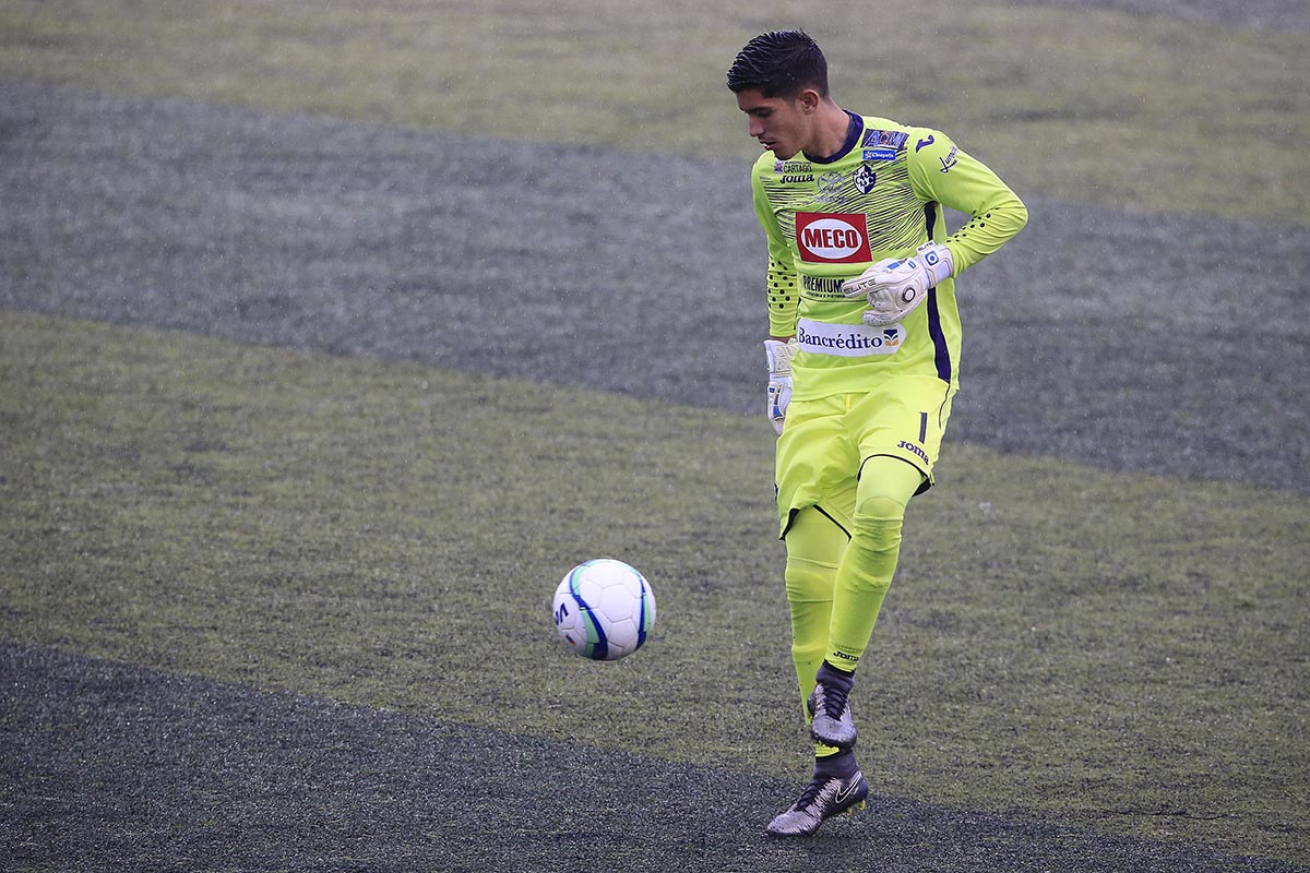 Luis Diego Rivas suma tres partidos como estelar con Cartaginés. El joven de 20 años debutó el 6 de mayo del 2015 ante Limón y detuvo un penal.