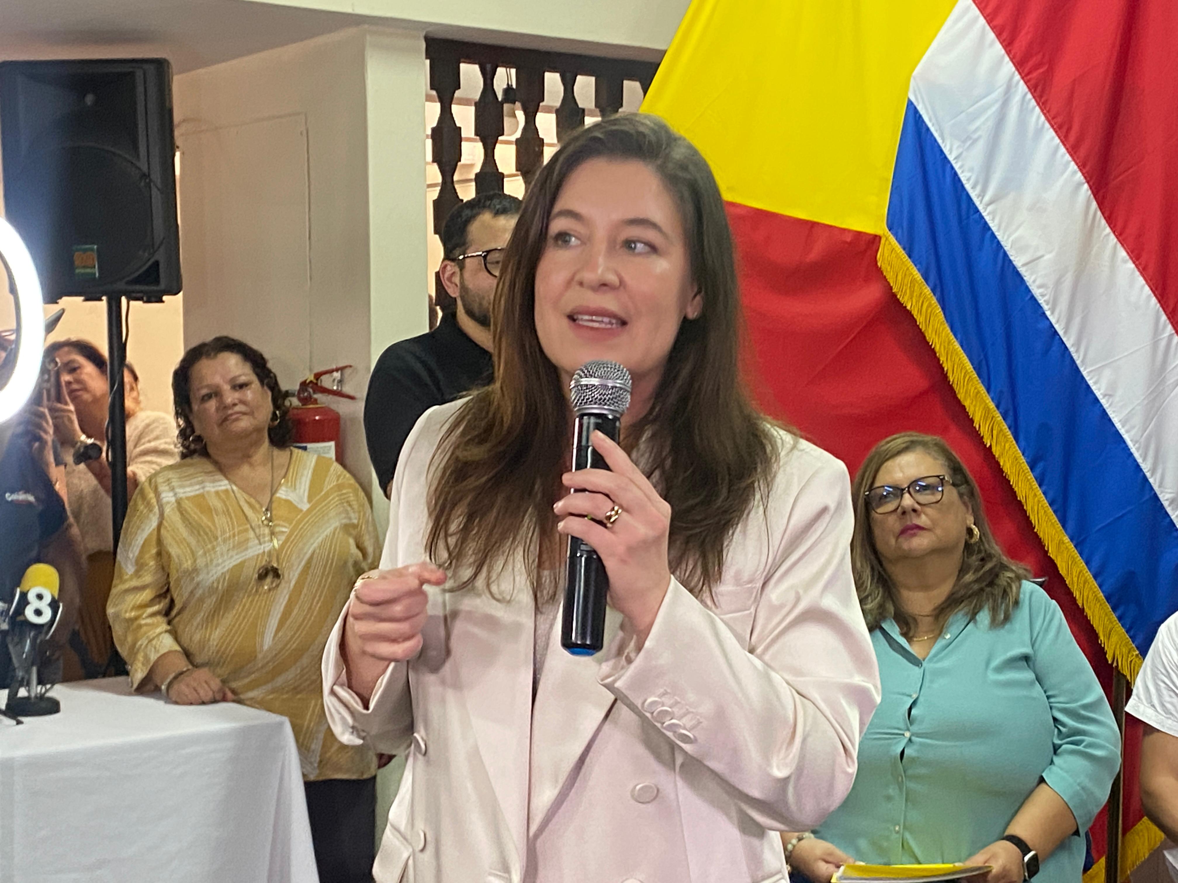 Claudia Dobles inscribe su precandidatura a la Presidencia de la República por el Partido Acción Ciudadana (PAC).