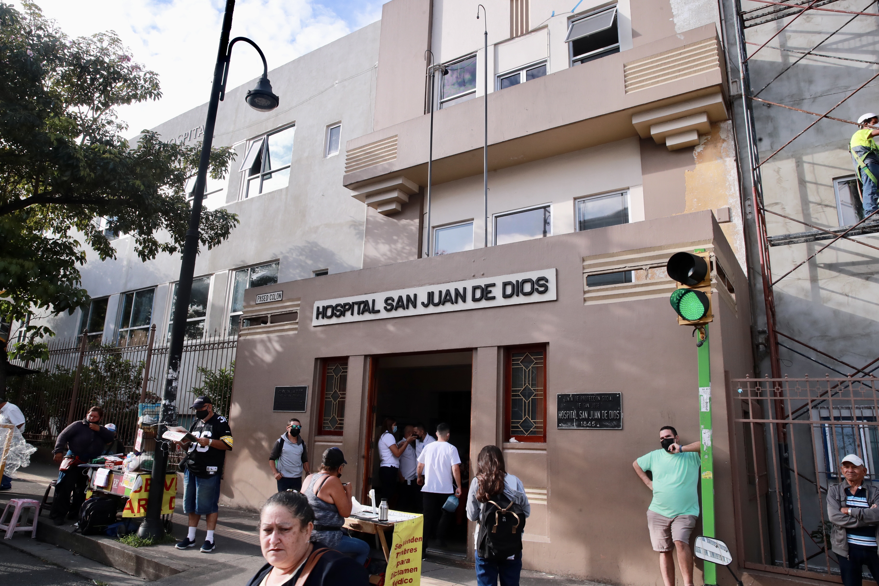 03/06/2022 En un recorrido por Ebais y Hospitales, como en el Calderón, San Juan de Dios, y Hospital de niños la afluencia de personas era normal. Foto Alonso Tenorio