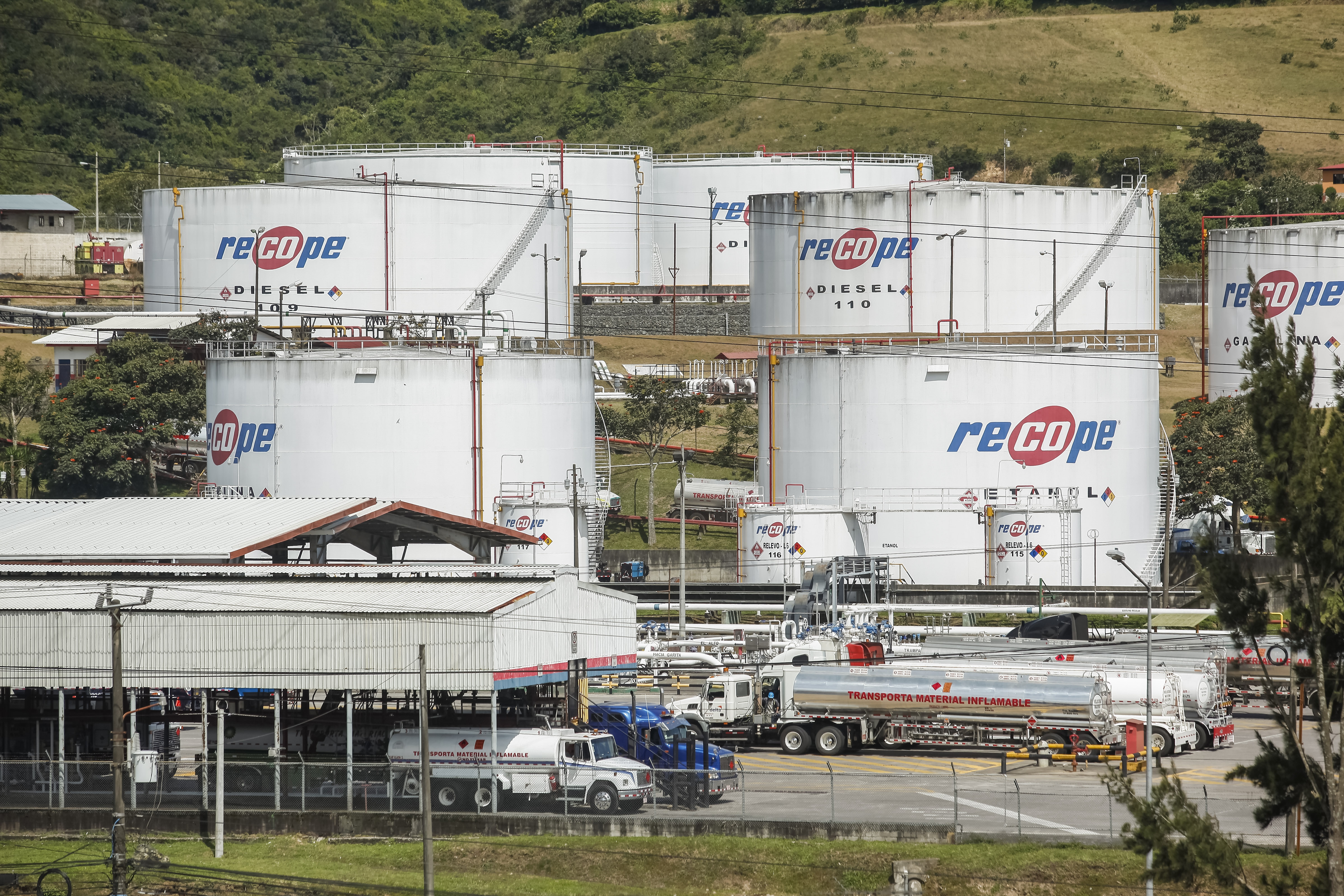 Instalaciones de la refinadora costarricense de petroleo RECOPE, en el Plantel de Ochomogo, Cartago