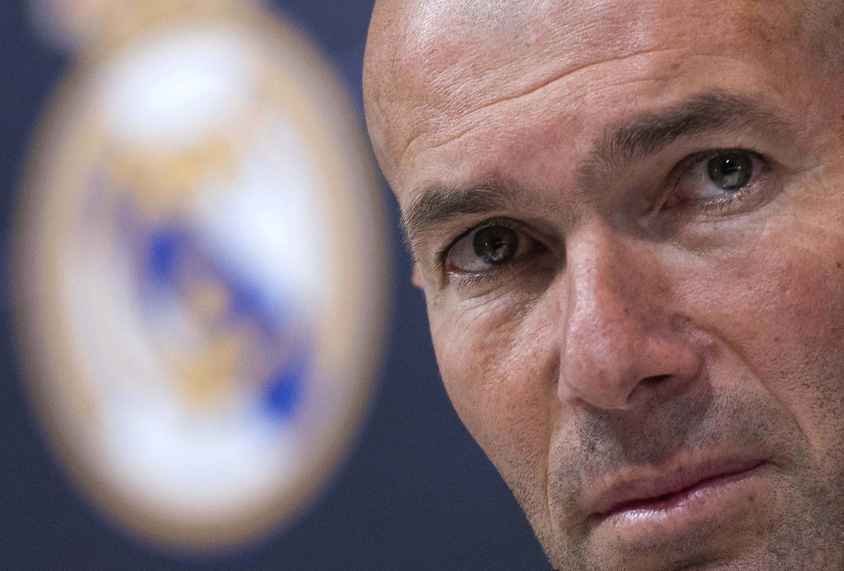 Zinedine Zidane cree que no ganará lo mismo que ha conseguido en los tres años anteriores con el Real Madrid, por eso deja el puesto de director técnico. Foto: AFP