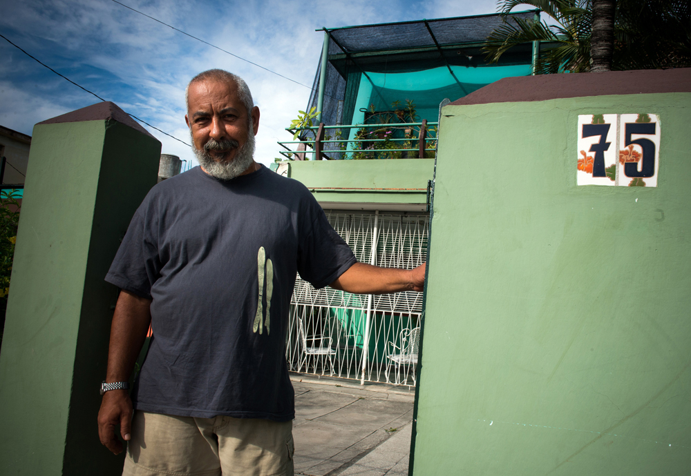 Leonardo Padura visitará Costa Rica del 29 de abril al 1.° de junio. Se celebrarán encuentros con el autor en el Teatro Nacional, el Cine Magaly, el Centro de Cine y la Academia Costarricense de la Lengua.