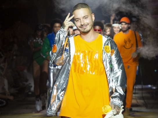 El colombiano hizo su primera colaboración como diseñador. Esta vez para la marca Gef. Balvin caminó la pasarela junto a sus modelos. Foto: Inexmoda.