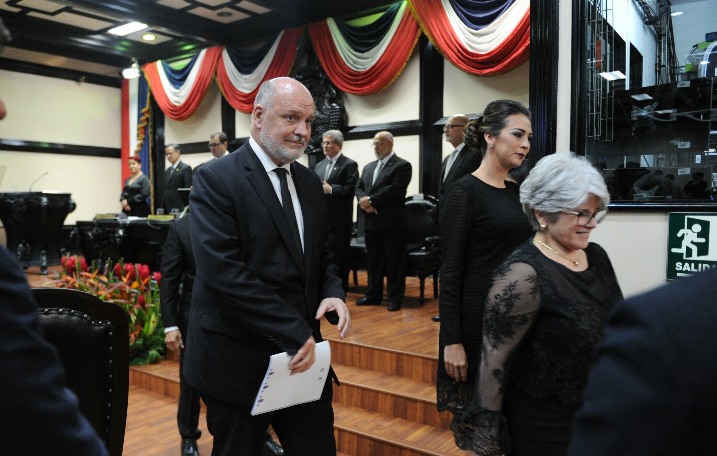 02/05/2019. San José. Asamblea Legislativa. El presidente Carlos Alvarado asistió a la Asamblea para dar su primer informe de labores. Asistió en compañía de Claudia Dobles, primera dama y su gabinete. En la foto Rodolfo Piza Ministro de la Presidencia y Rocío Aguilar, Ministra de Hacienda. Fotos Melissa Fernández