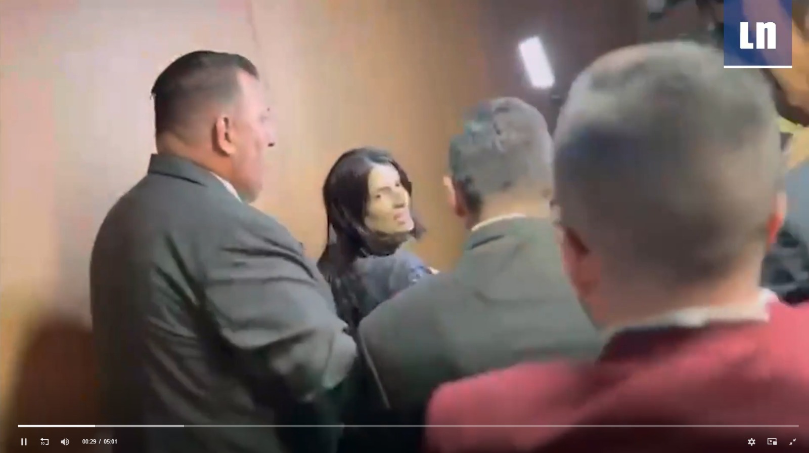 Marta Esquivel y guardaespaldas de la UEI.