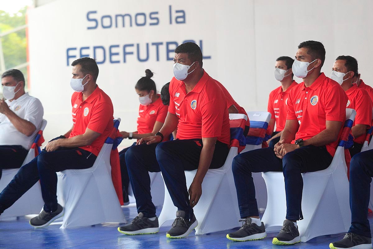 Rónald Gómez (centro) se incorporó este jueves al cuerpo técnico de la Selección Nacional. Foto: Rafael Pacheco