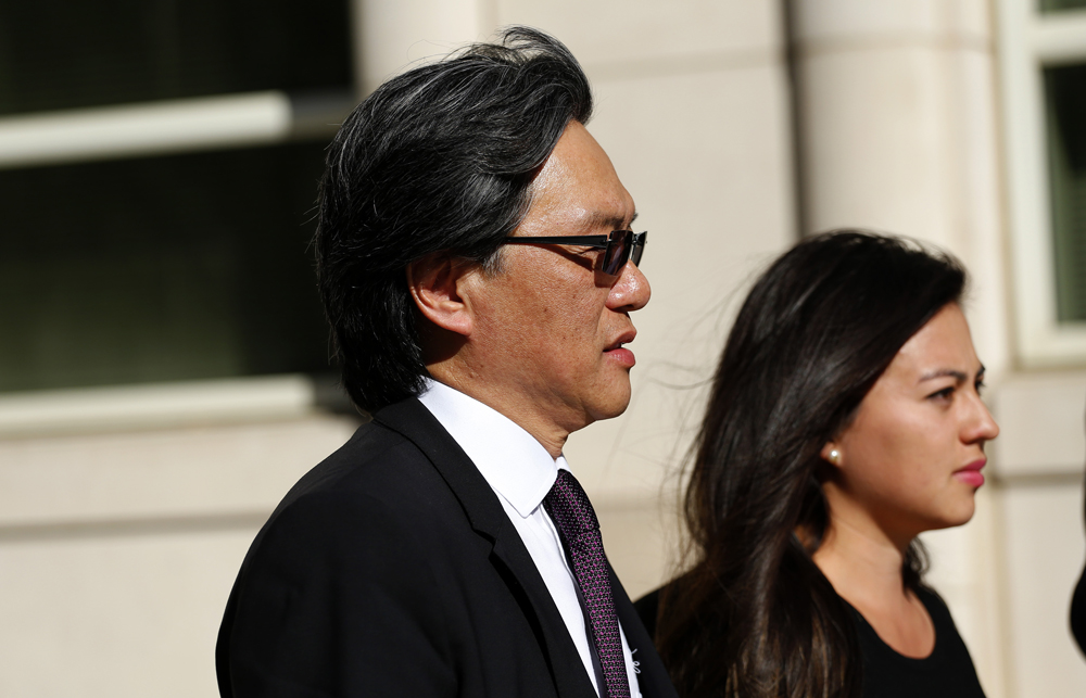 Eduardo Li, ayer, a la salida de la Corte del Distrito Este de Nueva York. Ahí se declaró culpable de tres delitos del llamado
FIFAGate
. | AFP