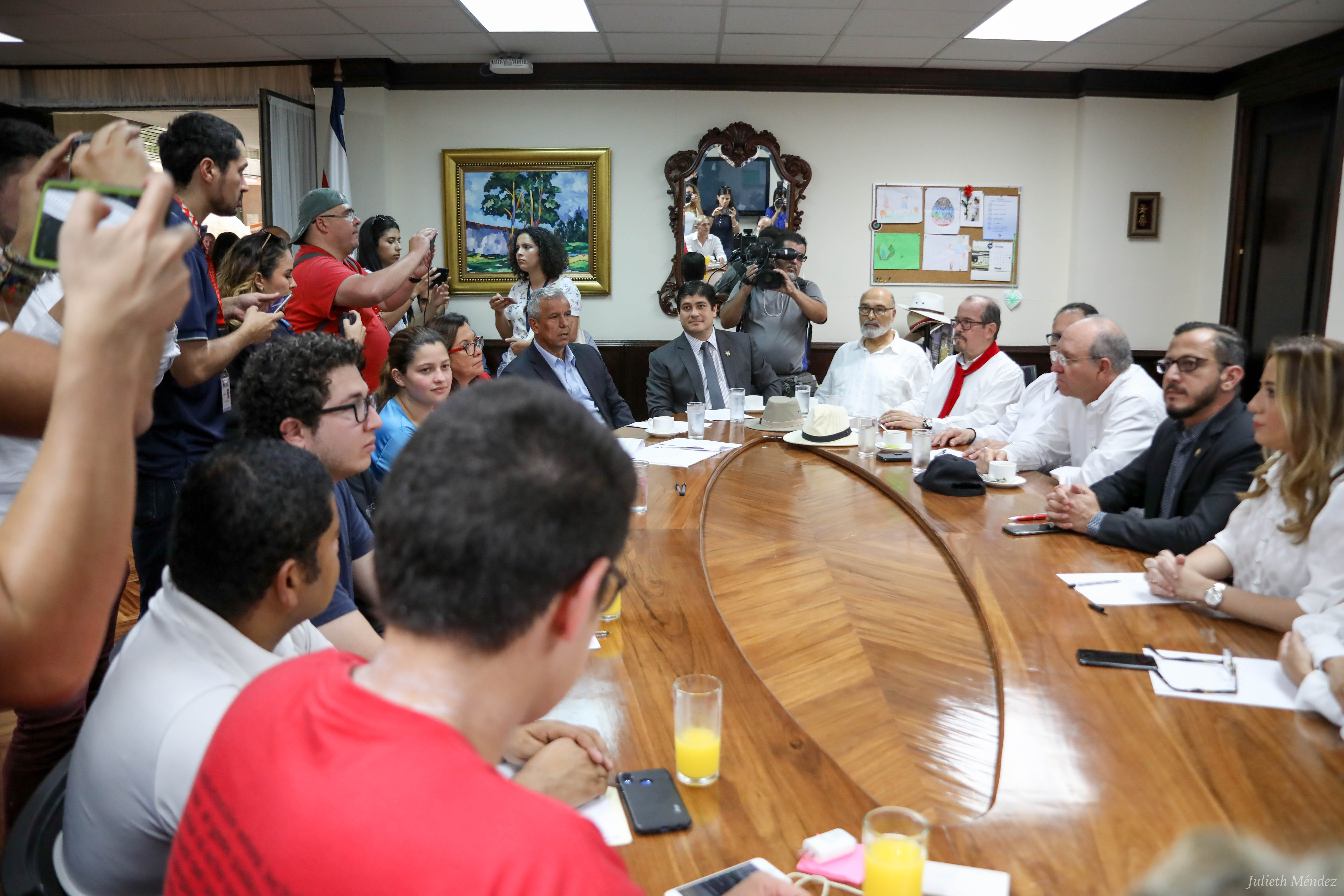 La reunión del presidente de la República, Carlos Alvarado, con los rectores y representantes universitarios inició a las 11:30 a.m. Fotografía: Julieth Méndez, Casa Presidencial.