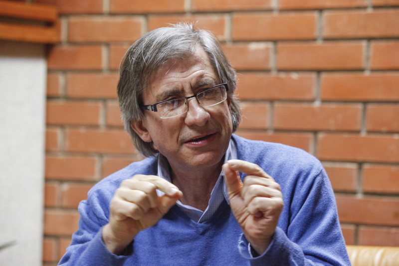 Conversatorio en las instalaciones de CONARE en pavas, sobre la publicación del estado de la nación, en el participaron Ronulfo Jiménez(pelón), Francisco Chacón, exministro de comunicación(blazer gris), Miguel Gutierrez(traje negro), Jorge Vargas Cullell (Sudadera azul) y Karla Meneses.