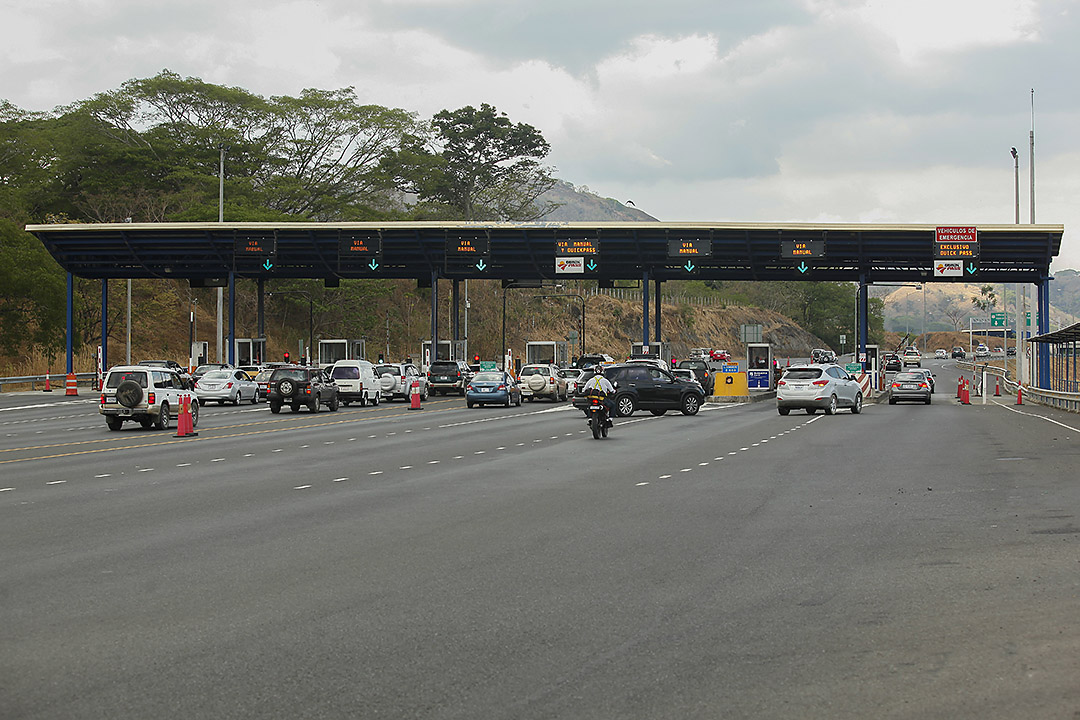 19 abril 2014. Peaje de Atenas se encontraba completamente normal con la afluencia de vehículos. Ruta 27, sentido Pto Caldera - San José. FOTO: Jorge ARCE / LN.
