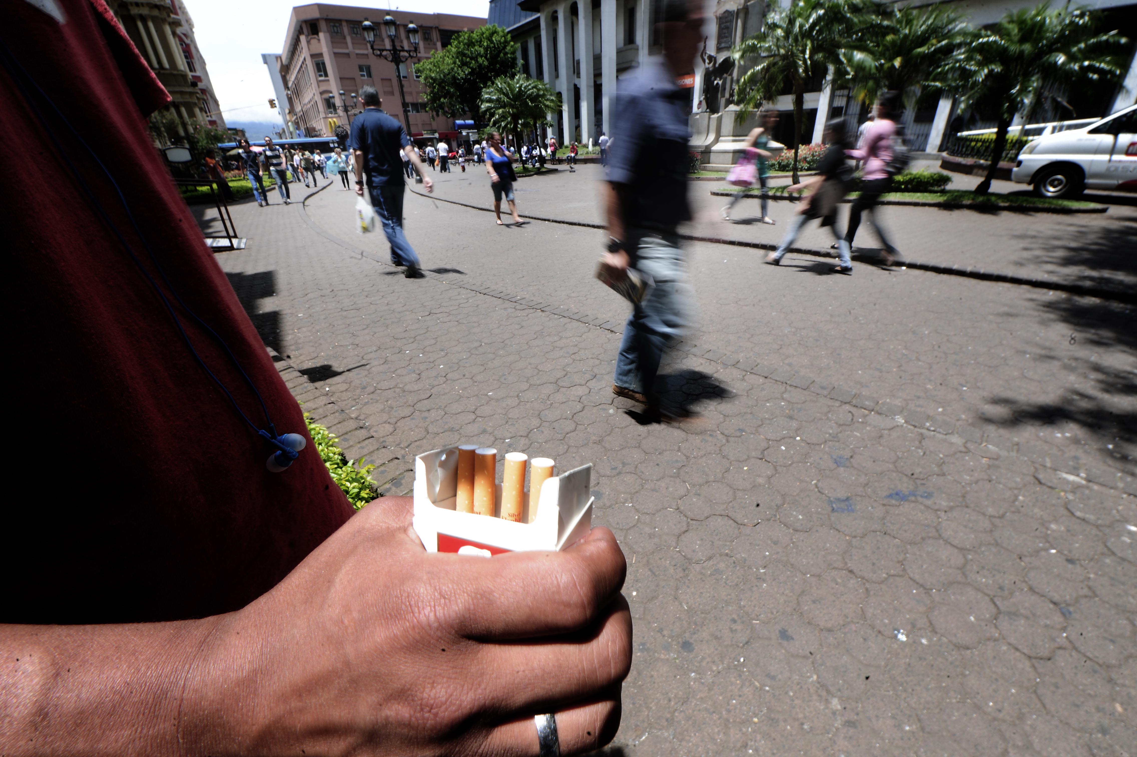 La prevalencia de fumado en Costa Rica es de un 9%. Los gastos asociados al tratamiento de enfermedades vinculadas con el fumado ascienden, anualmente, a ¢129.000 millones, que equivalen al 0,47% del Producto Interno Bruto (PBI) y al 4,8% anual de todo el gasto público en salud.