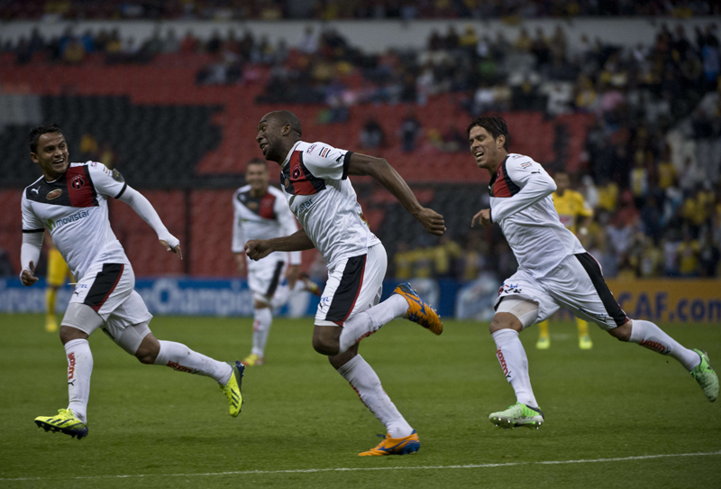 En octubre de 2013, Jerry Palacios le anotó al América en el Estadio Azteca, jugando con Liga Deportiva Alajuelense.