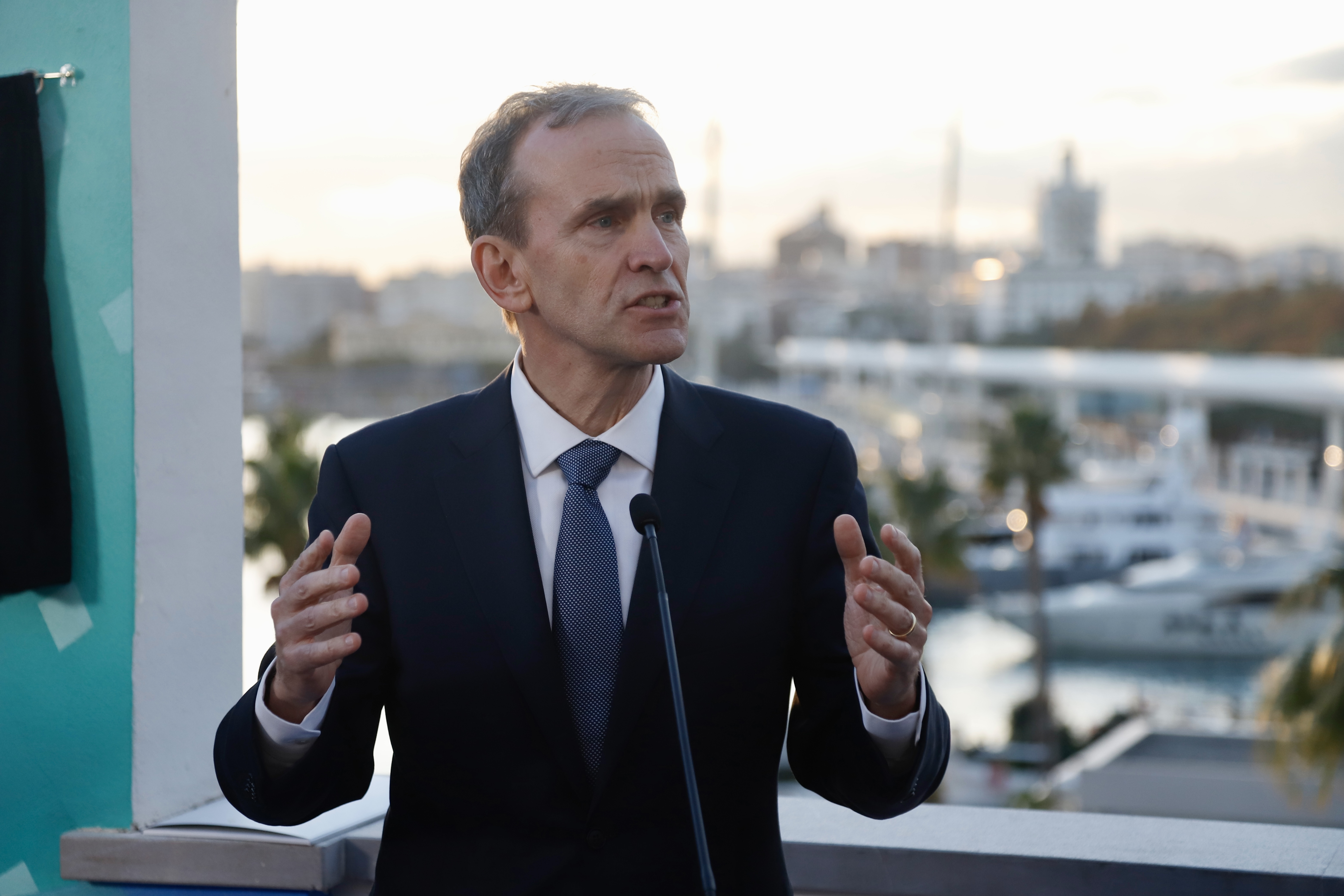 El presidente de Asuntos Globales de Google, Kent Walker, interviene en el acto de inauguración de las nuevas instalaciones de Google. A 29 de noviembre de 2023, en Málaga (Andalucía, España). Google ha abierto en Málaga su Centro de Ingeniería de Seguridad (GSEC por sus siglas en inglés), un espacio desde el que se pretende contribuir a una Europa más segura en el ámbito de la ciberseguridad con el trabajo conjunto de la compañía con expertos, académicos, empresas y gobiernos del continente.