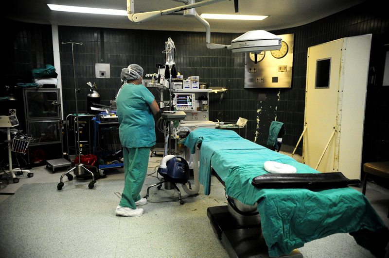 Cirugías se verían afectadas por renuncia masiva de médicos especialistas de CCSS.