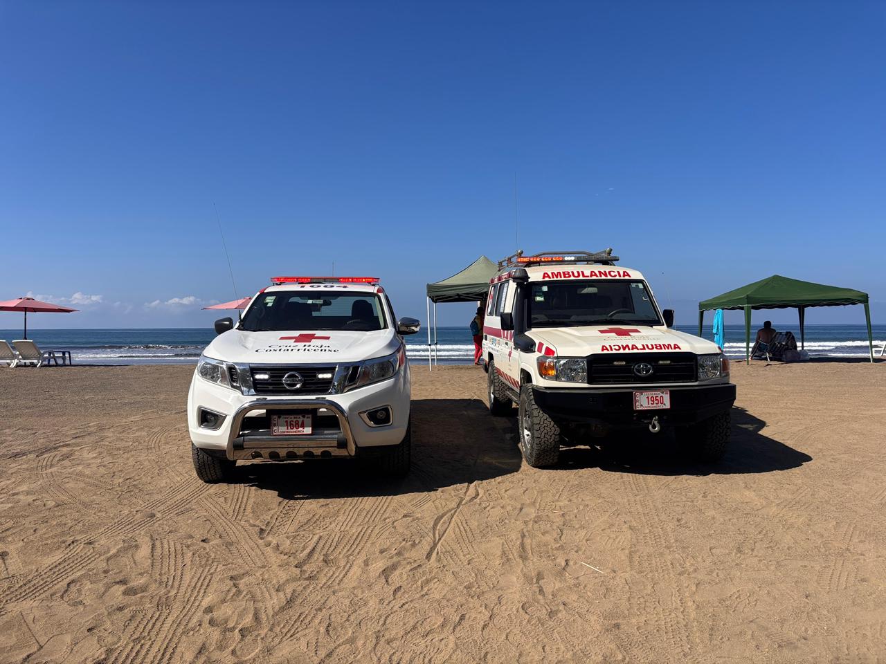 Personal de la Cruz Roja, Servicio Nacional de Guardacostas y familiares mantuvieron la búsqueda del hombre durante tres días en Jacó.