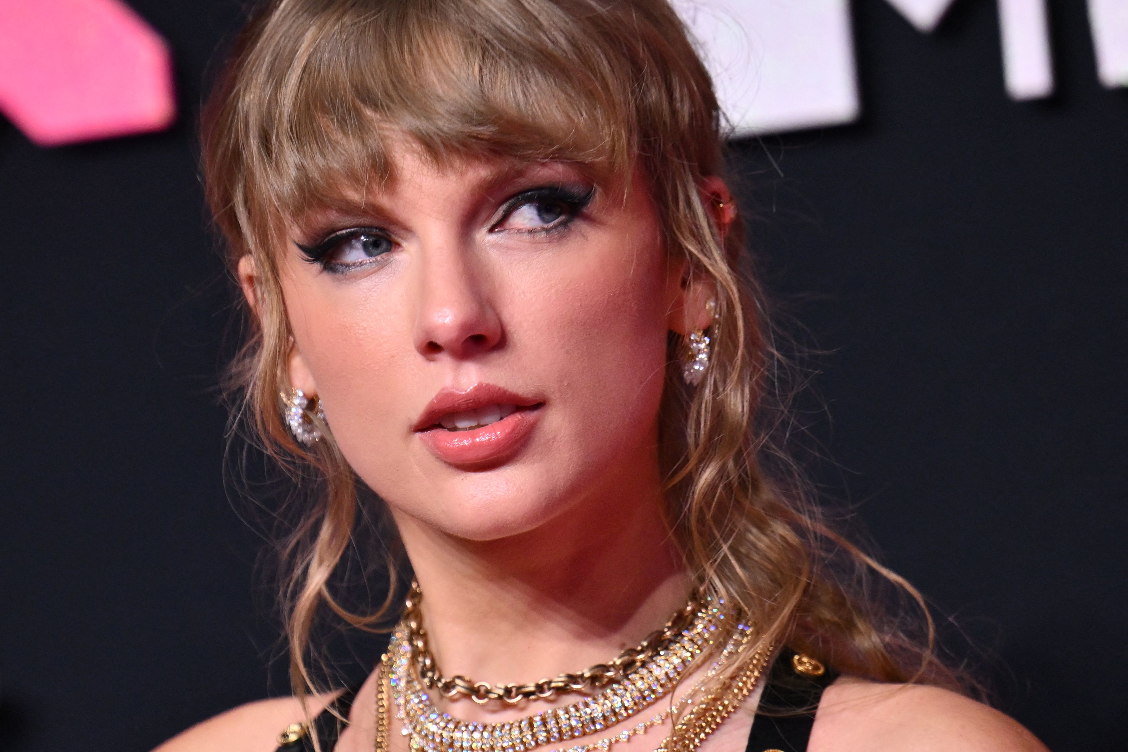 TOPSHOT - US singer Taylor Swift arrives for the MTV Video Music Awards at the Prudential Center in Newark, New Jersey, on September 12, 2023. (Photo by ANGELA WEISS / AFP)