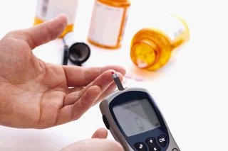 El control de la diabetes es uno de
los compromisos. SHUTTERSTOCK Glucómetro