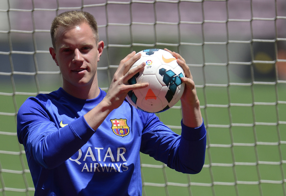Barcelona apartó de la capitanía a Ter Stegen por un desacuerdo médico y disciplinario que afecta la inscripción de refuerzos.