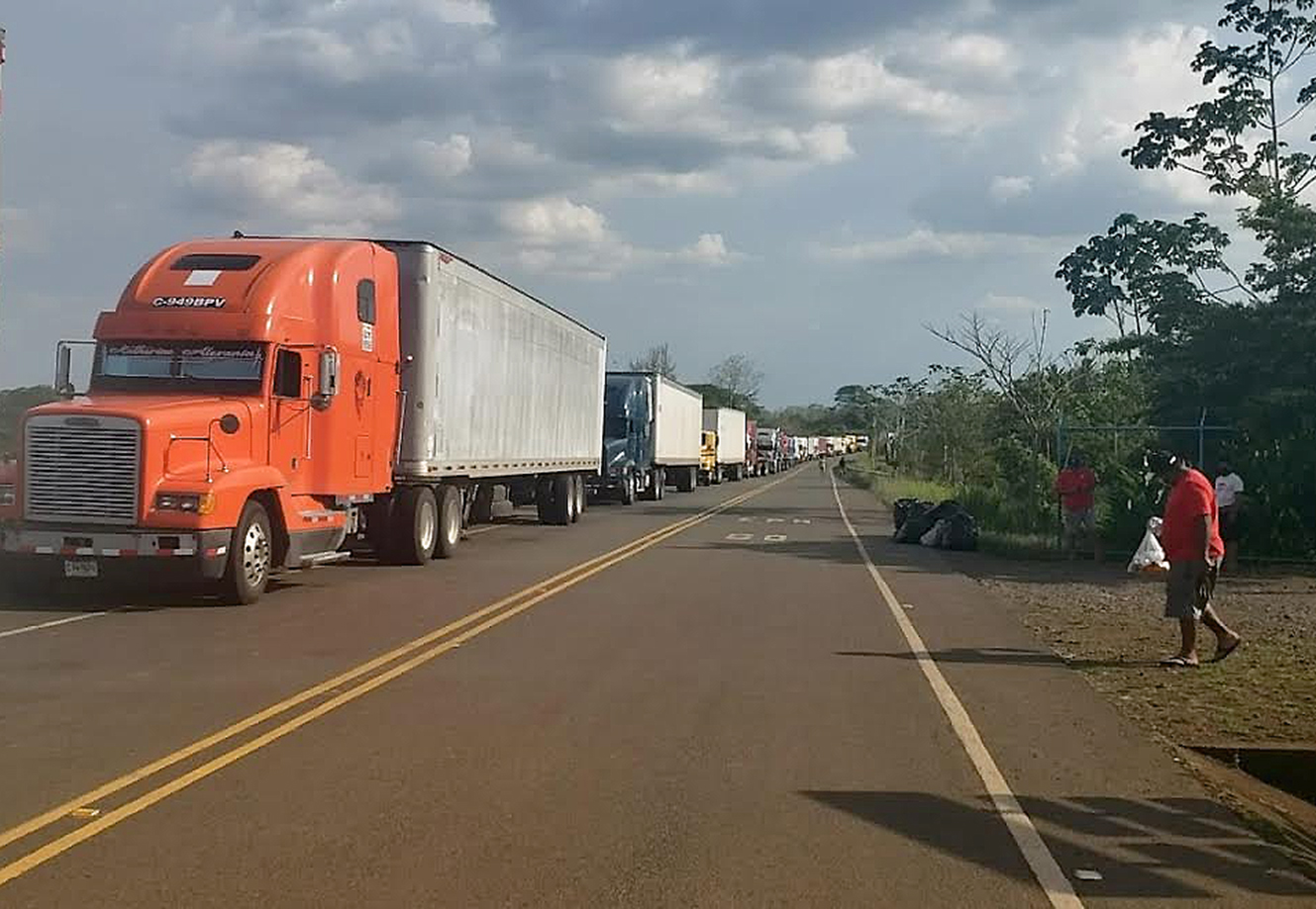 25/05/2020. Situación del cierre al transporte de carga en el puesto fronterizo de Tablillas, Los Chiles, con Nicaragua. Foto: Edgar Chinchilla.