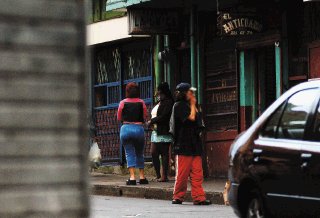 Unas 100 mujeres de entre 20 y 50 años se dedican a la prostitución en la zona roja josefina. | EYLEEN VARGAS