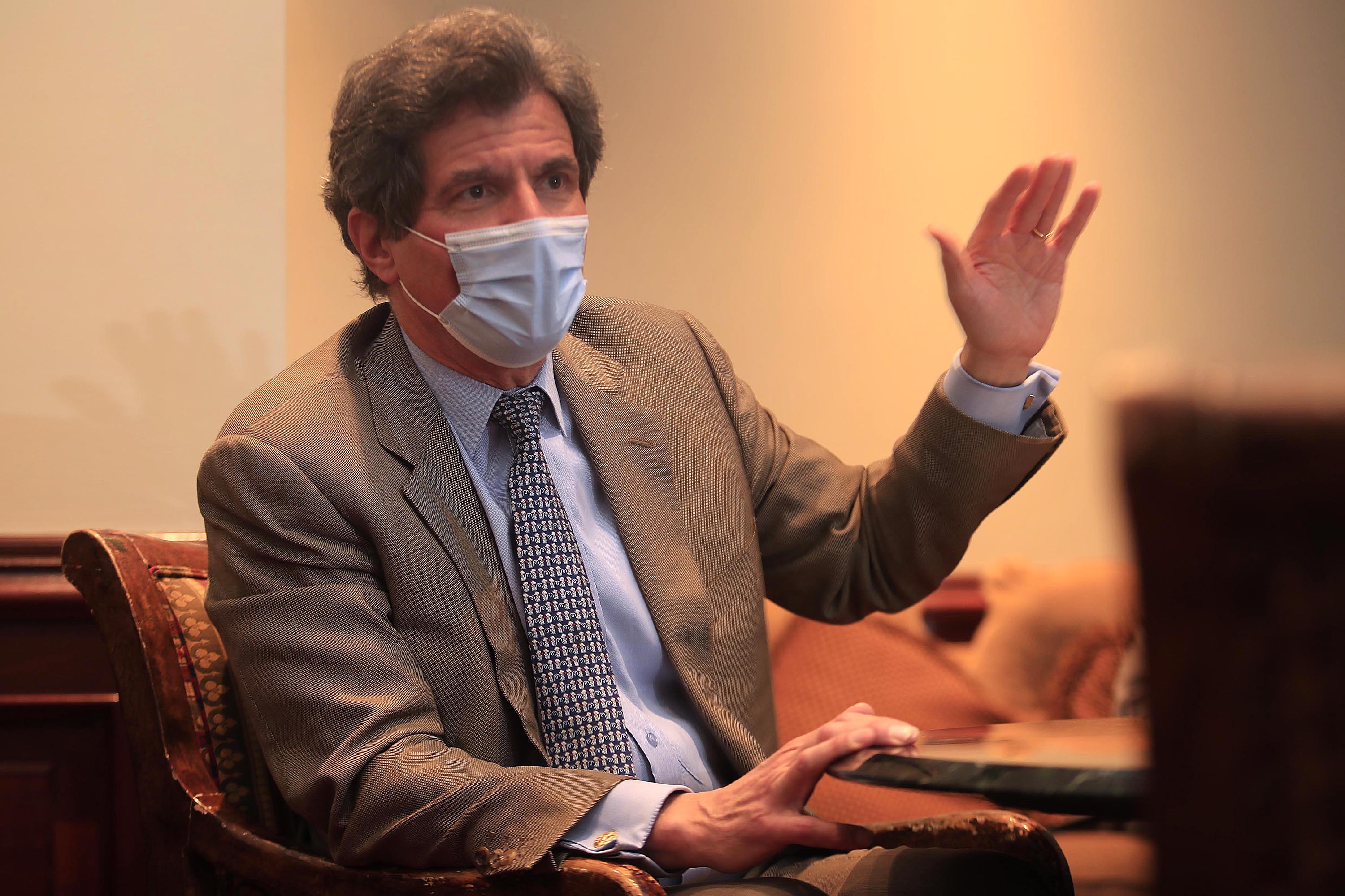 "Costa Rica está haciendo las cosas bien (en el tema ambiental), Costa Rica en este tema es un líder, no es un alumno, es un maestro", dijo José W. Fernández, subsecretario para Crecimiento Económico, Energía y Ambiente de Estado Unidos.