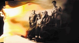 Amigos.Más que músicos, los integrantes del proyecto Fuego David Bustamante, Dany Brenes, Andrés Patiño, Jeff Bermúdez y Ale Fdz son buenos amigos que se unen para adorar a Dios. Juliana Barquero.