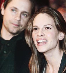 Adiós.Hilary Swank y su ahora ex esposo Chad Lowe. AP.