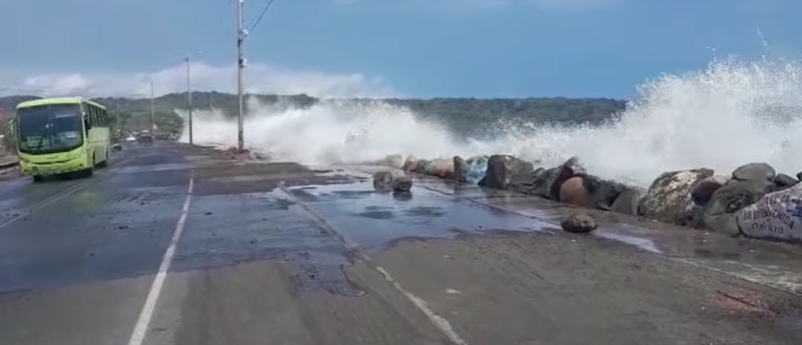 Impresionante el nivel que alcanzan las olas en Caldera